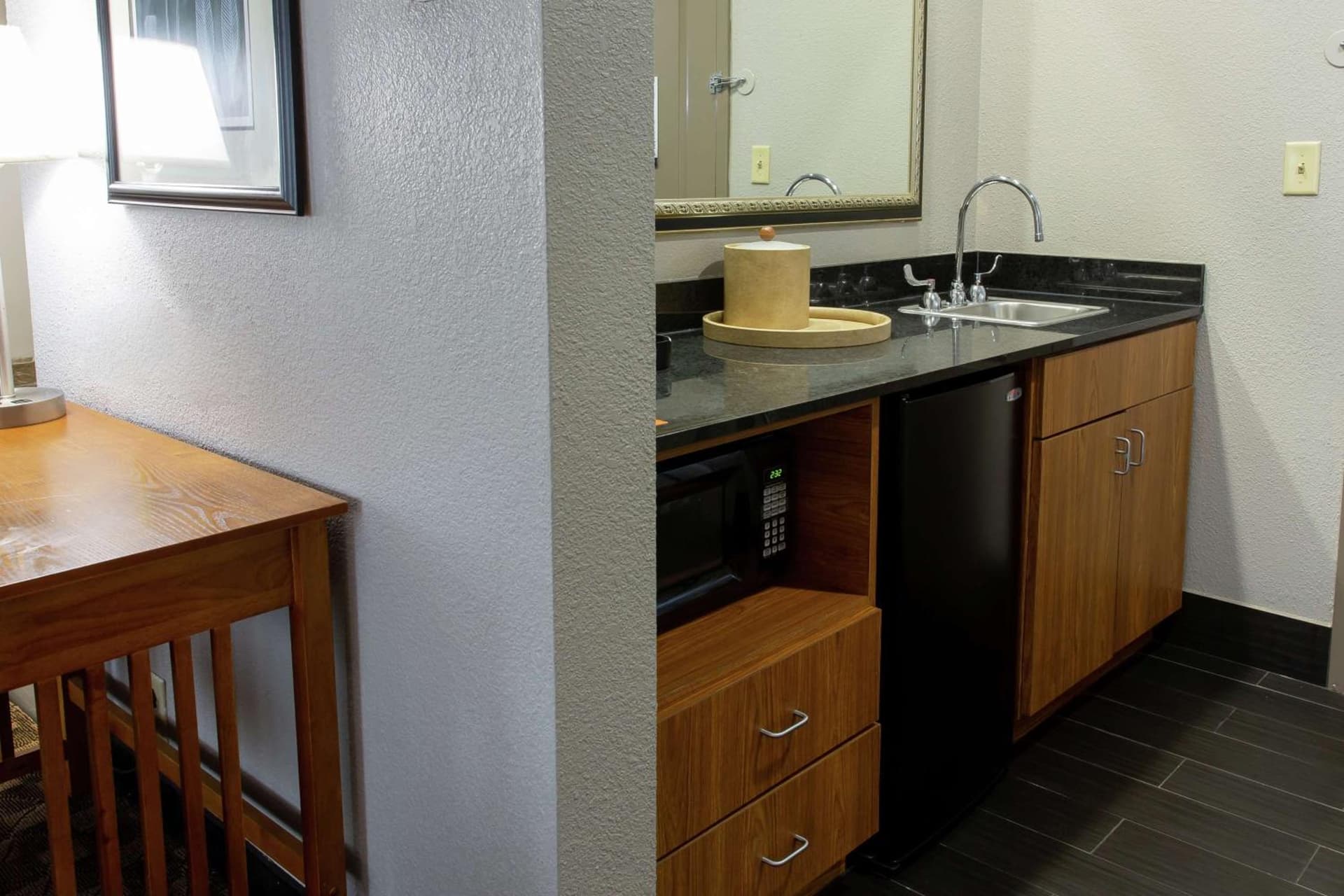 Hampton Inn & Suites Chesapeake-Square Mall property views in Chesapeake, VA — gallery photo 3