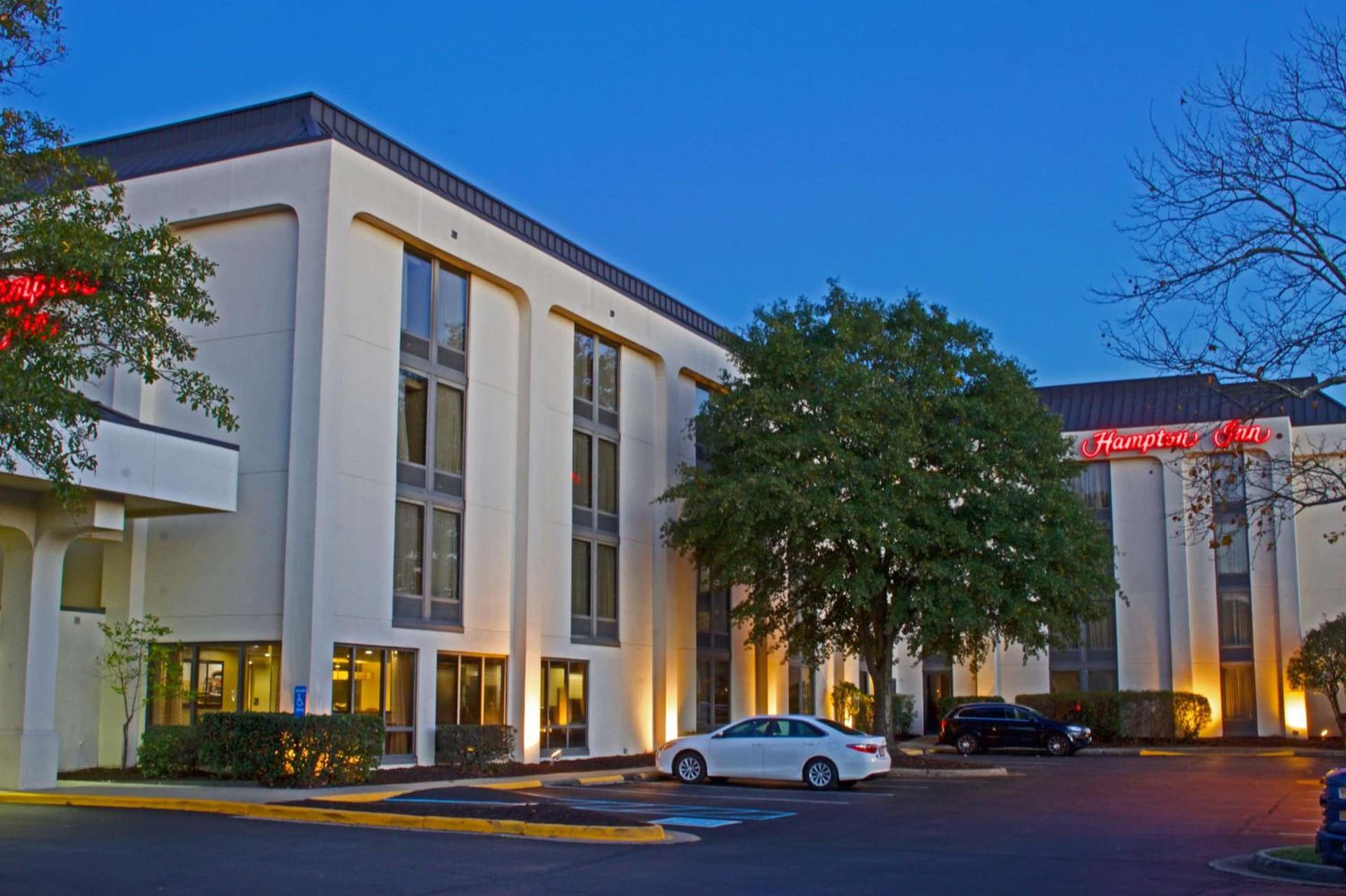 Hampton Inn Norfolk/Chesapeake - Greenbrier Area interior in Chesapeake, VA — gallery photo 2