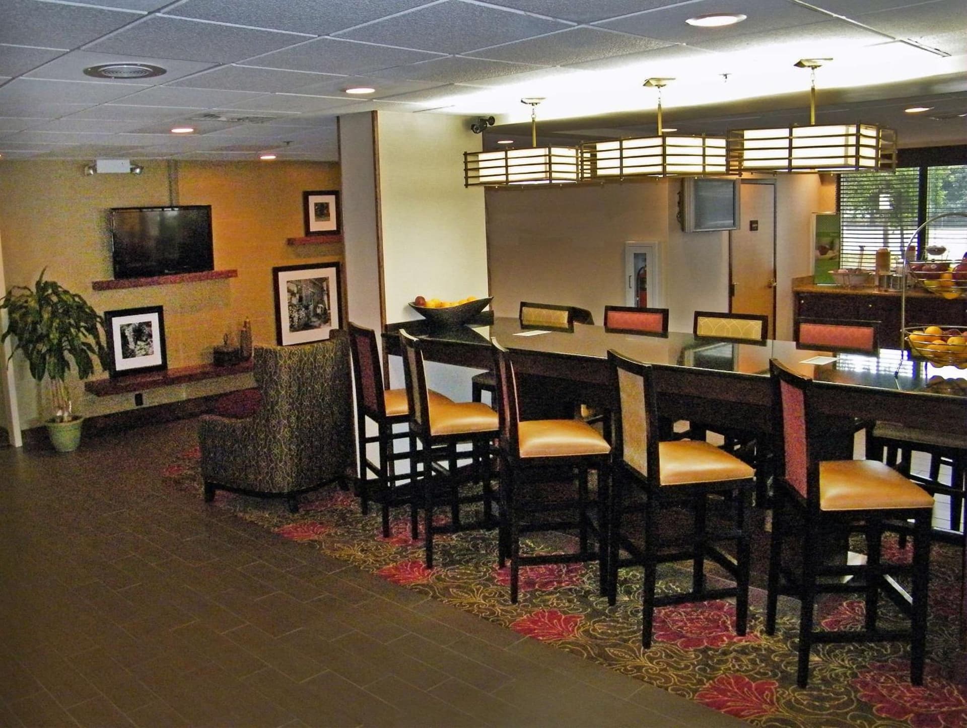 Hampton Inn Norfolk/Chesapeake - Greenbrier Area property views in Chesapeake, VA — gallery photo 3