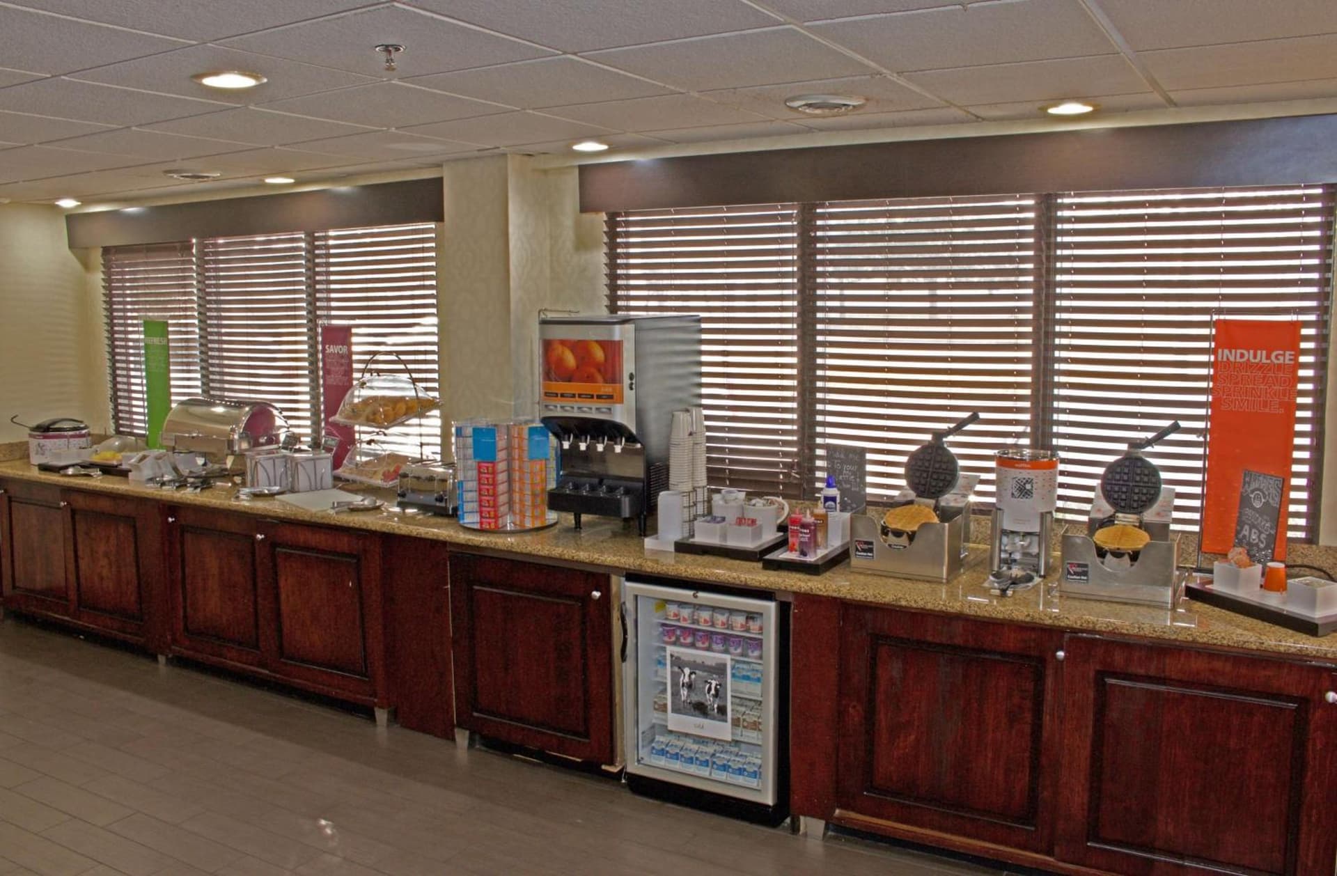 Hampton Inn Norfolk/Chesapeake - Greenbrier Area gallery photo in Chesapeake, VA — image 12