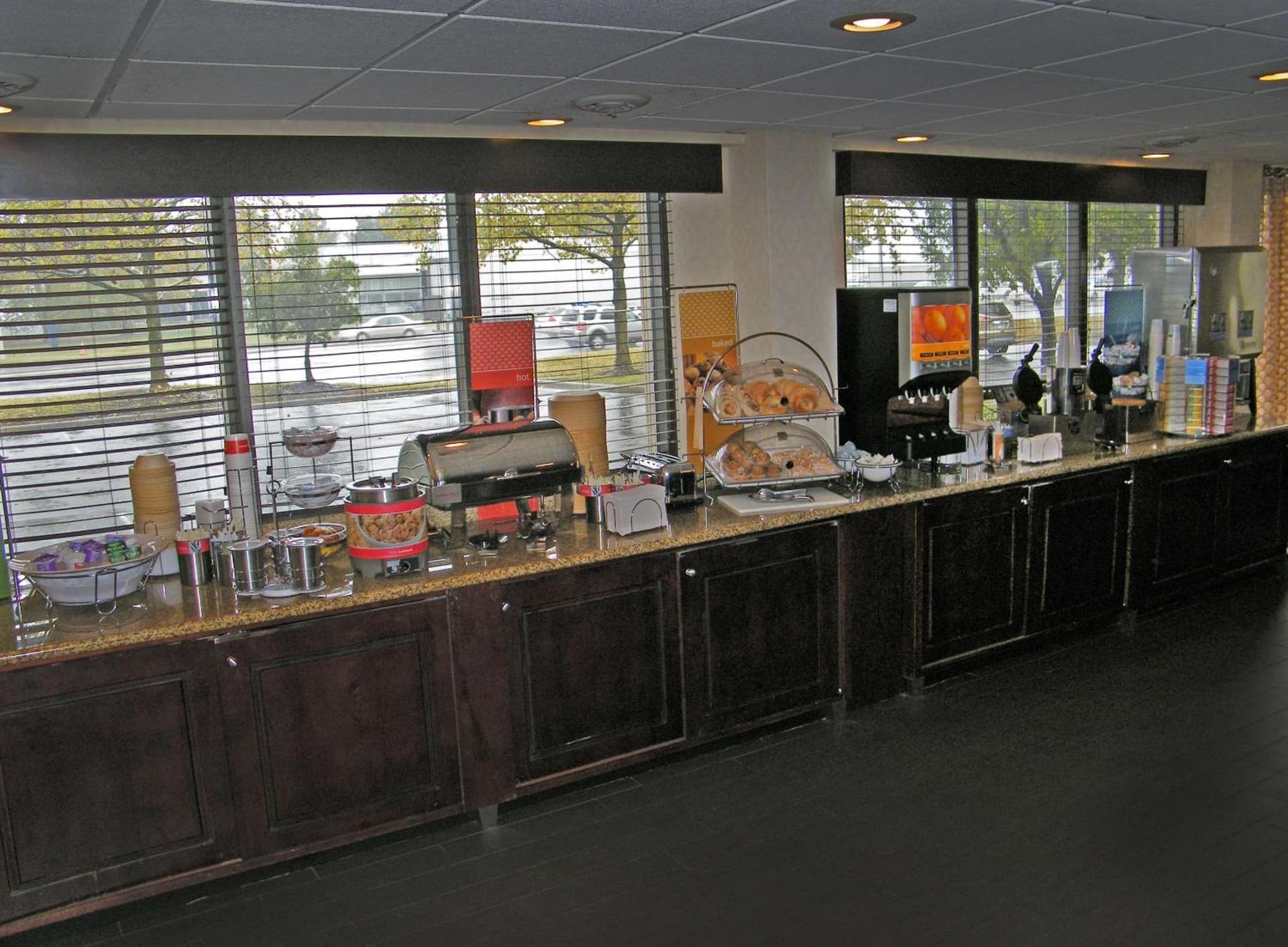 Hampton Inn Norfolk/Chesapeake - Greenbrier Area gallery photo in Chesapeake, VA — image 16