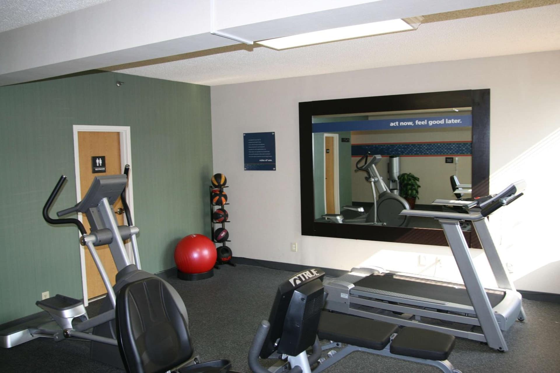 Hampton Inn Norfolk/Chesapeake - Greenbrier Area gallery photo in Chesapeake, VA — image 7