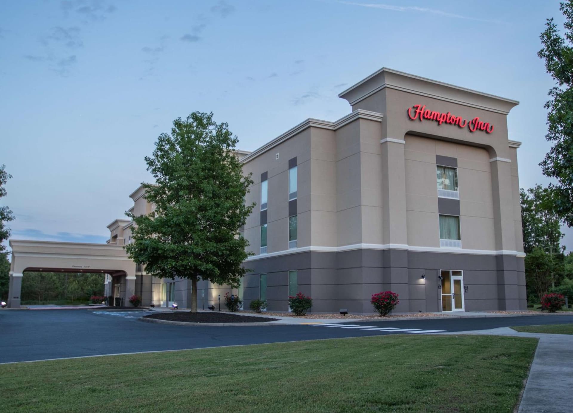 Hampton Inn Gloucester interior in Gloucester, VA — gallery photo 2