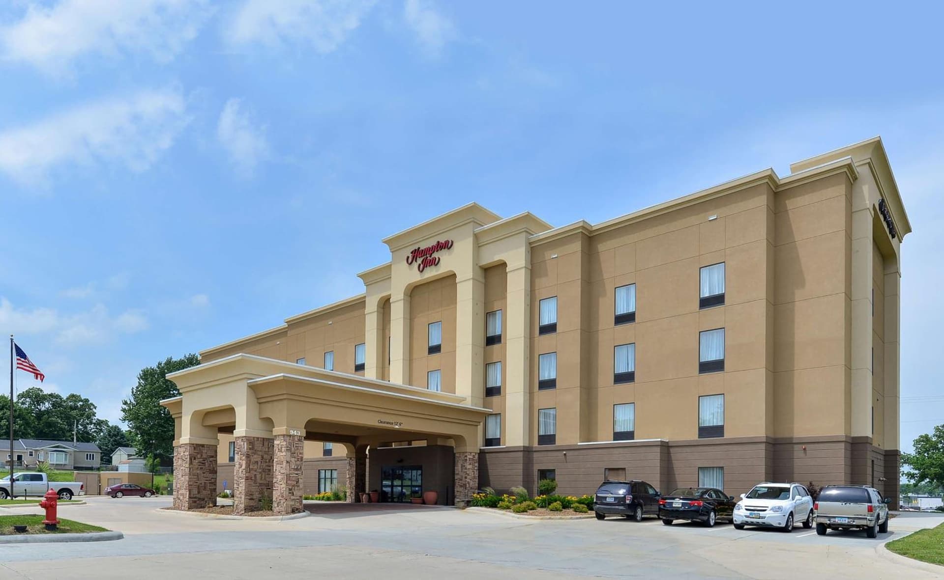 Hampton Inn Ottumwa featured exterior or lobby in Ottumwa, IA — similar hotel