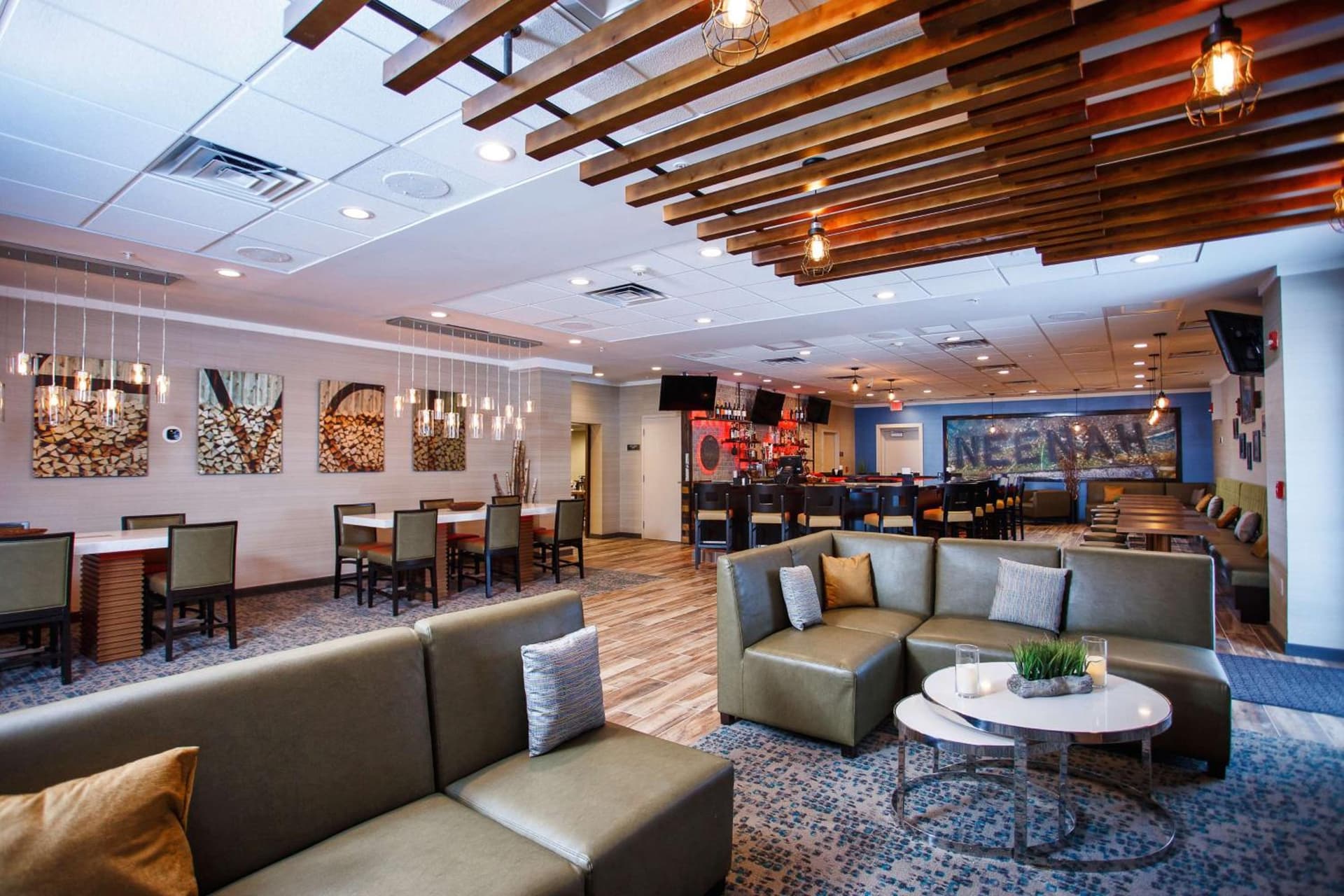 DoubleTree by Hilton Neenah gallery photo in Neenah, WI — image 34
