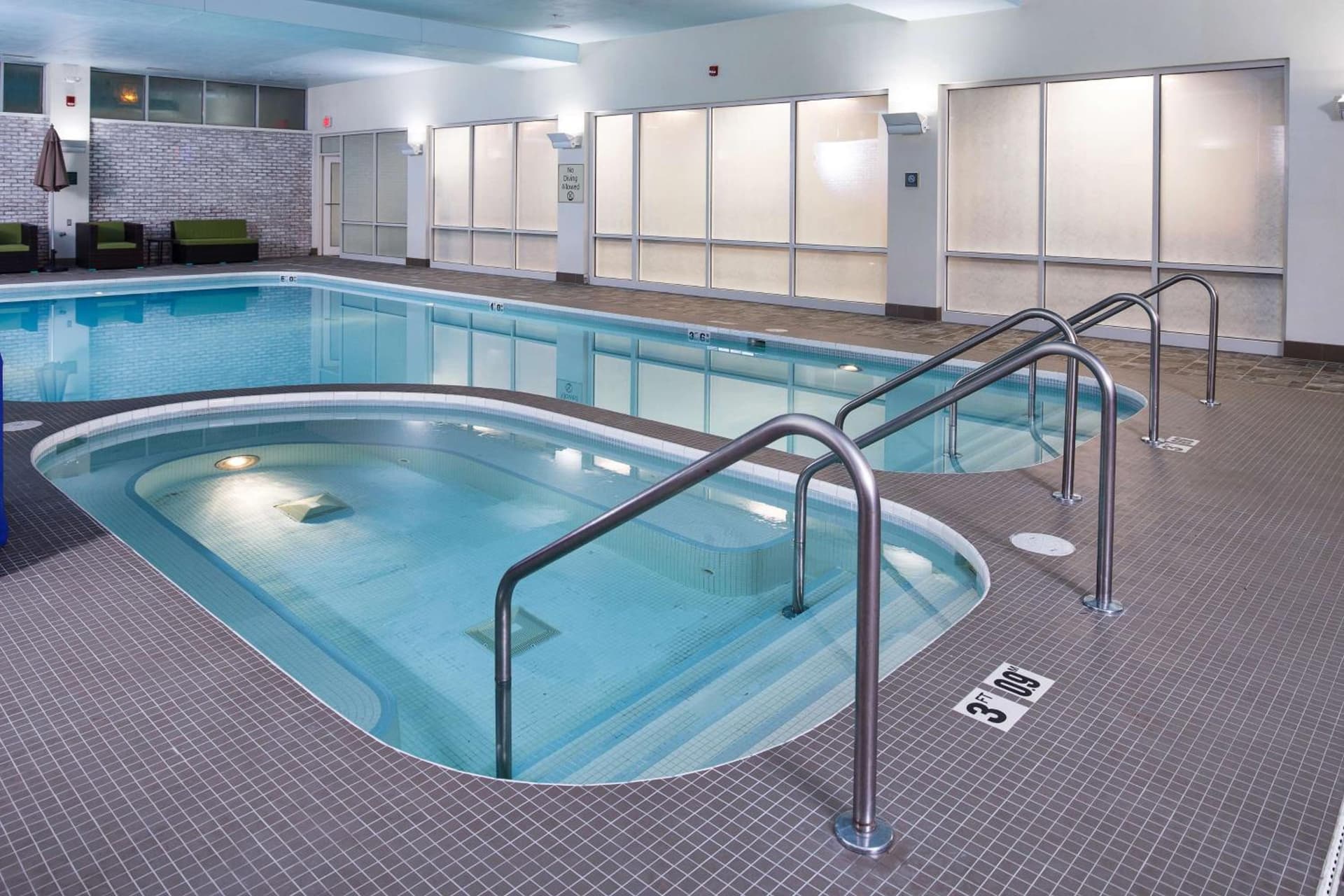 DoubleTree by Hilton Neenah property views in Neenah, WI — gallery photo 3