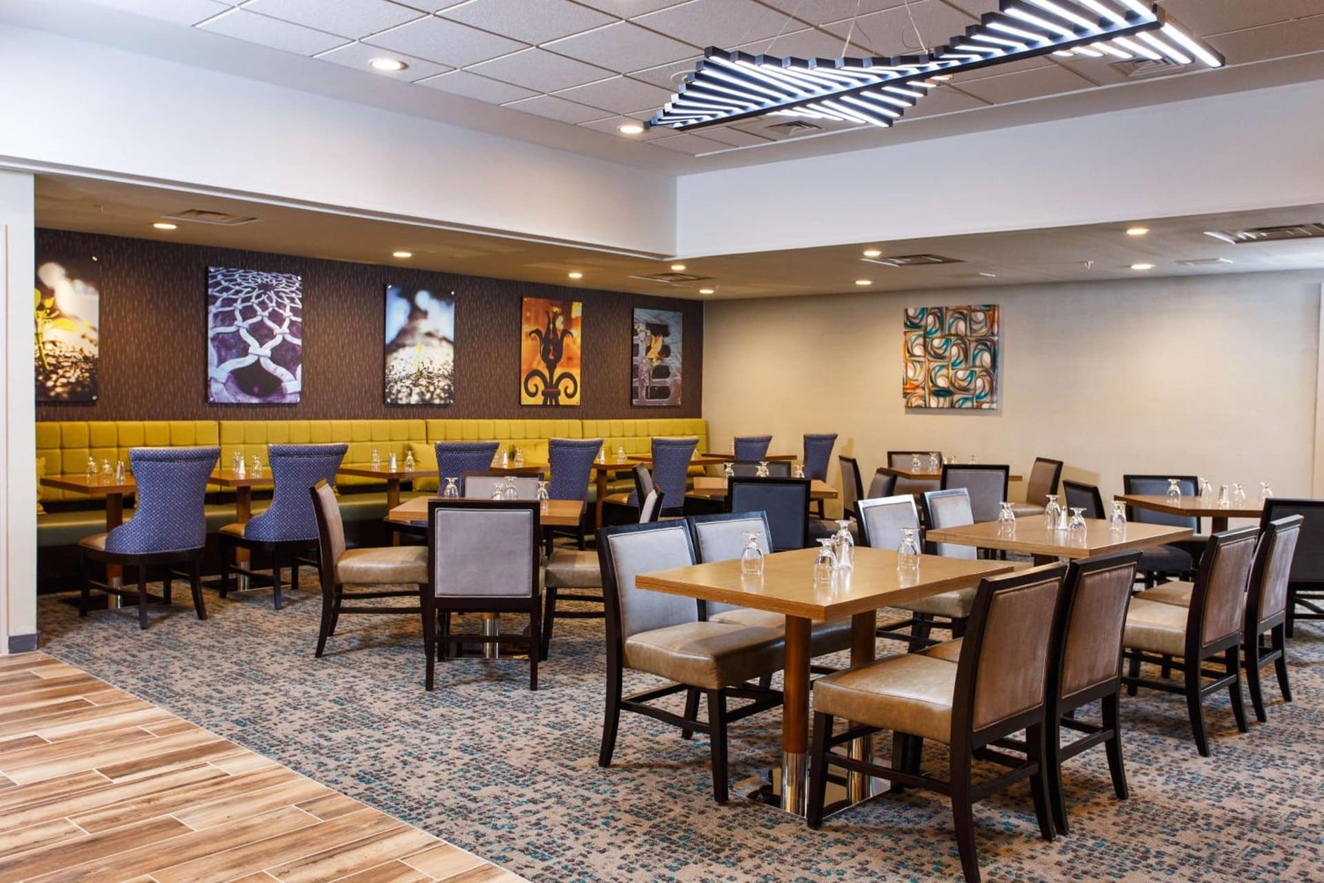DoubleTree by Hilton Neenah gallery photo in Neenah, WI — image 33