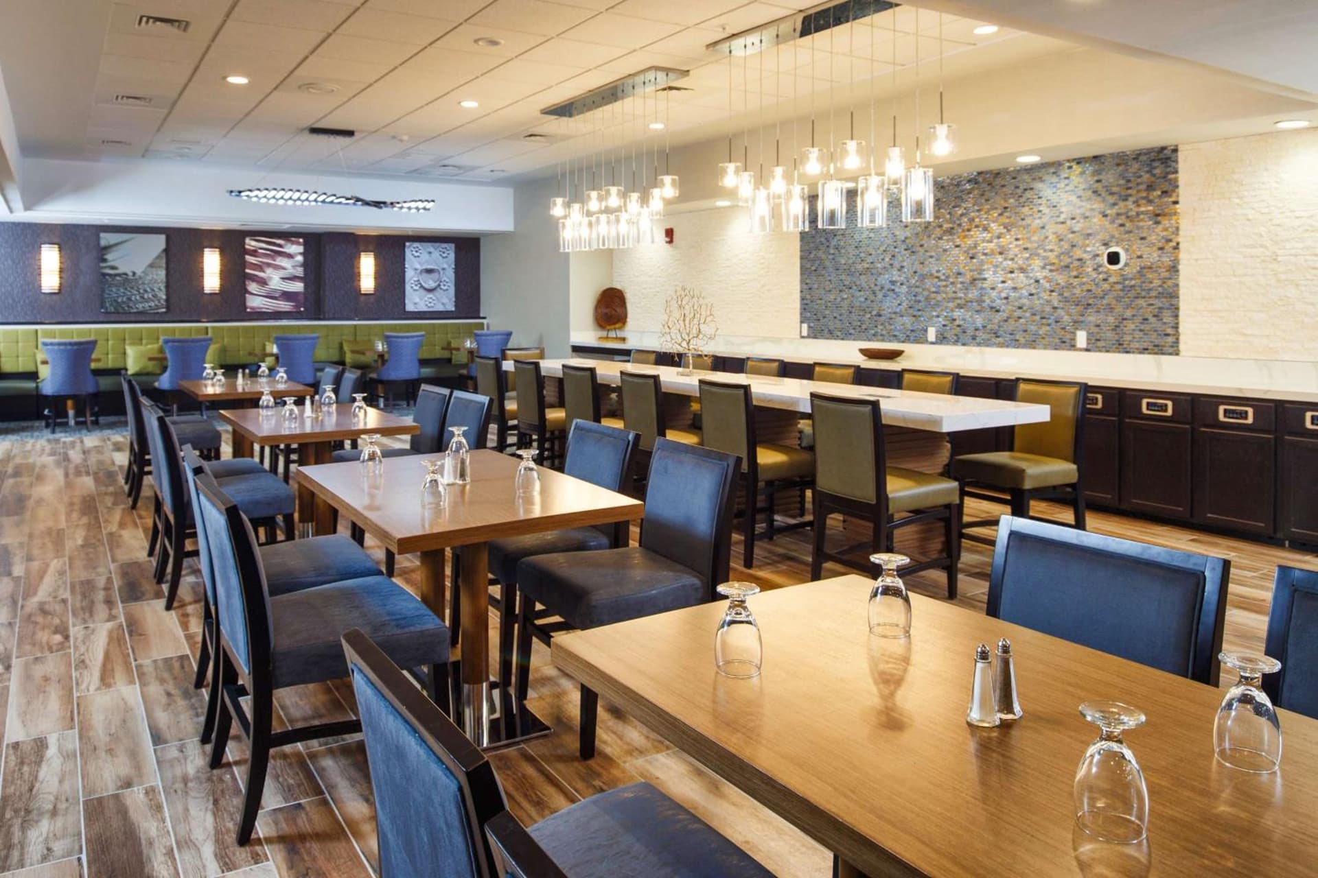DoubleTree by Hilton Neenah gallery photo in Neenah, WI — image 12