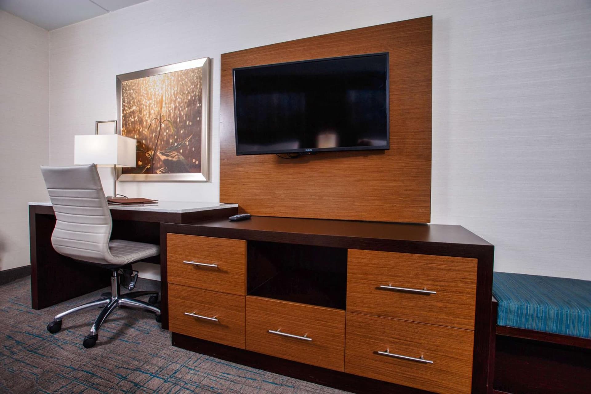 DoubleTree by Hilton Neenah gallery photo in Neenah, WI — image 30