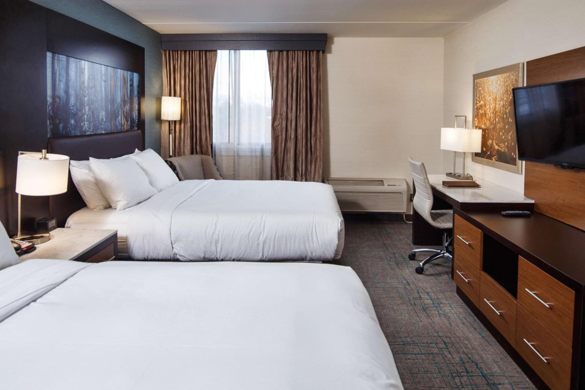DoubleTree by Hilton Neenah property views in Neenah, WI — gallery photo 3