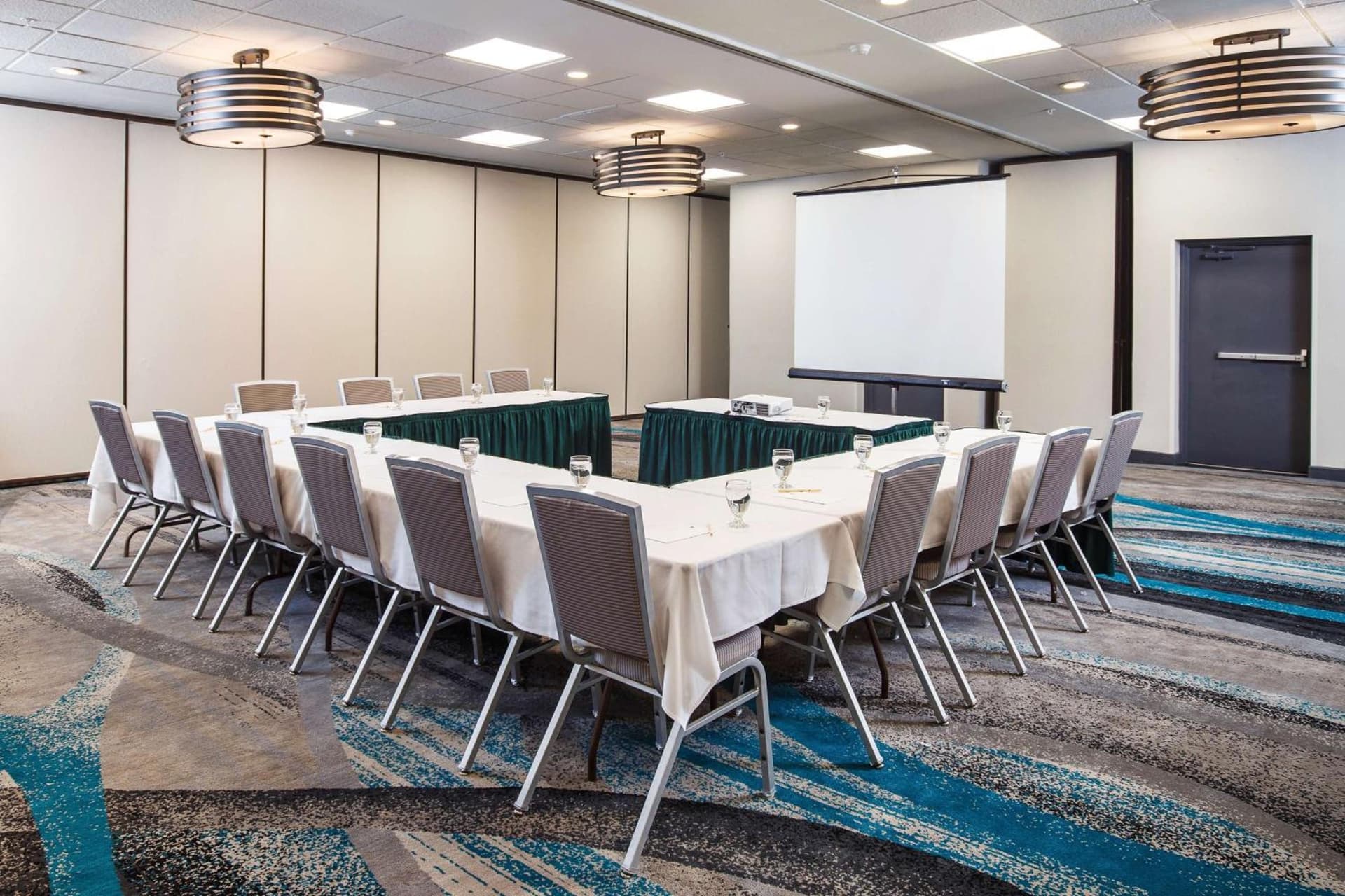 DoubleTree by Hilton Neenah gallery photo in Neenah, WI — image 32