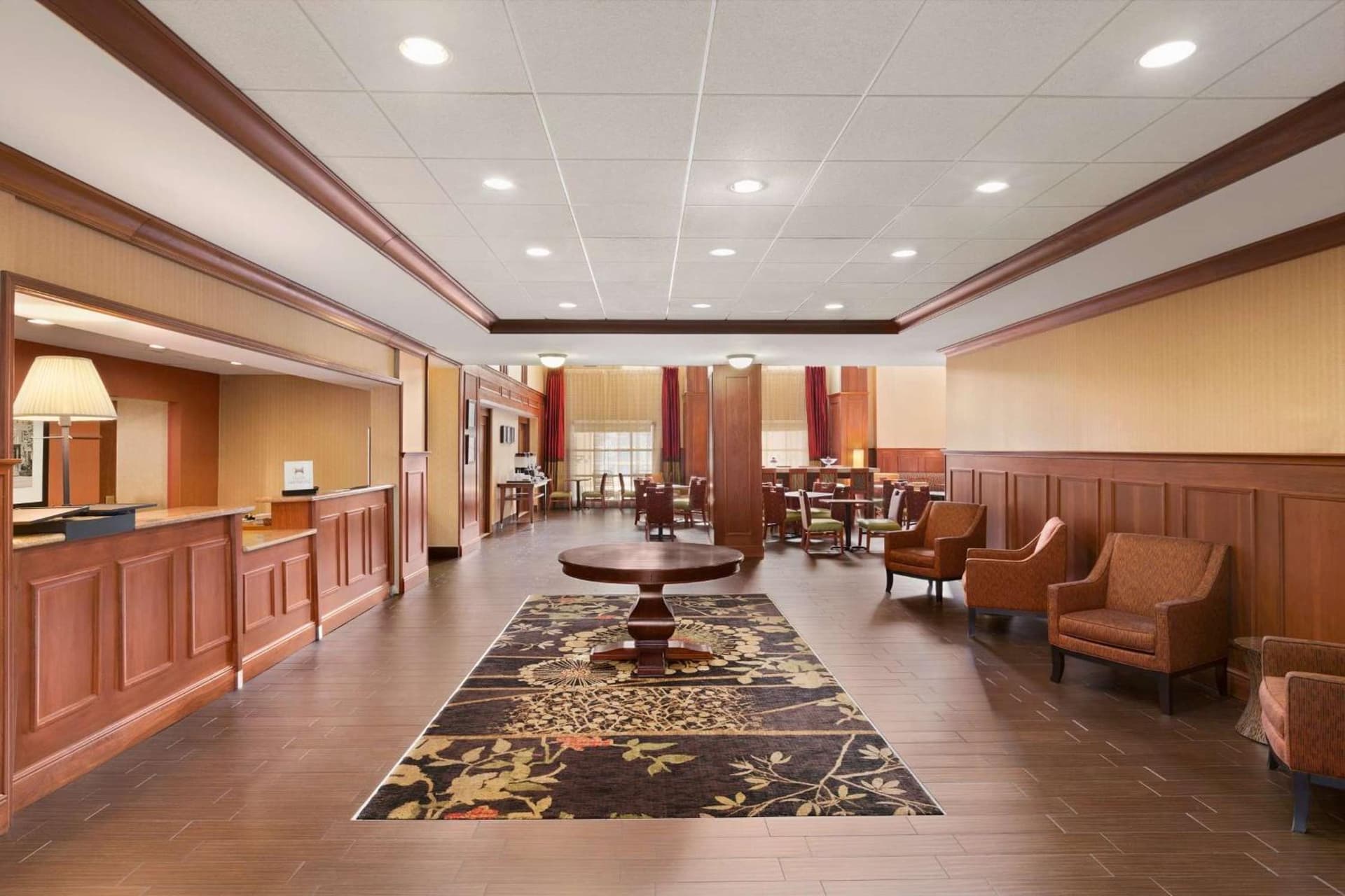 Hampton Inn & Suites Williamsburg Historic District interior in Williamsburg, VA — gallery photo 2