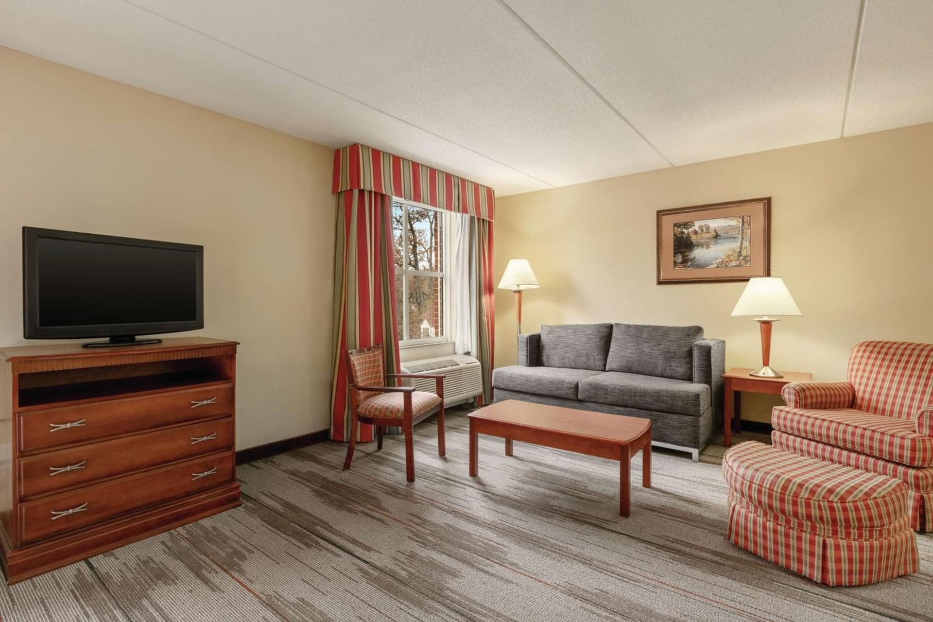 Hampton Inn & Suites Williamsburg Historic District gallery photo in Williamsburg, VA — image 28