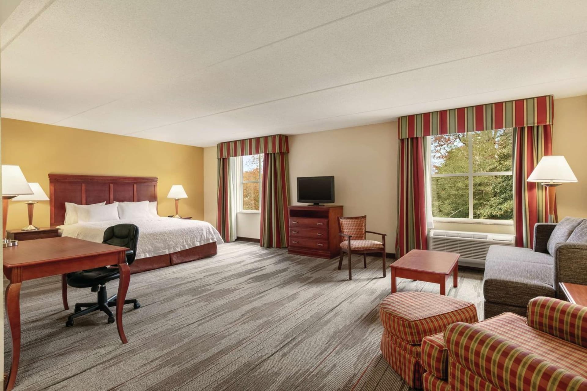 Hampton Inn & Suites Williamsburg Historic District gallery photo in Williamsburg, VA — image 10