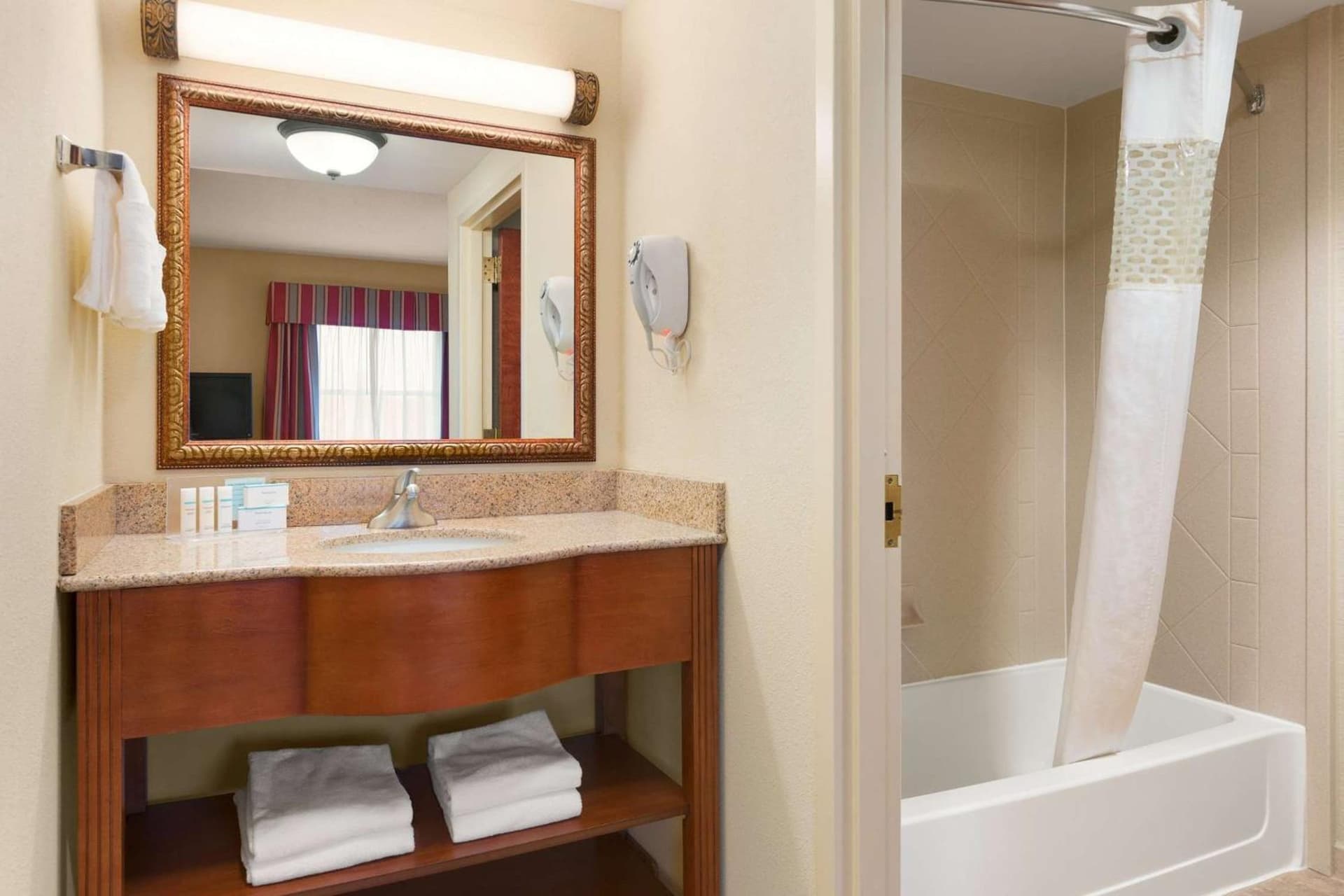 Hampton Inn & Suites Williamsburg Historic District gallery photo in Williamsburg, VA — image 43