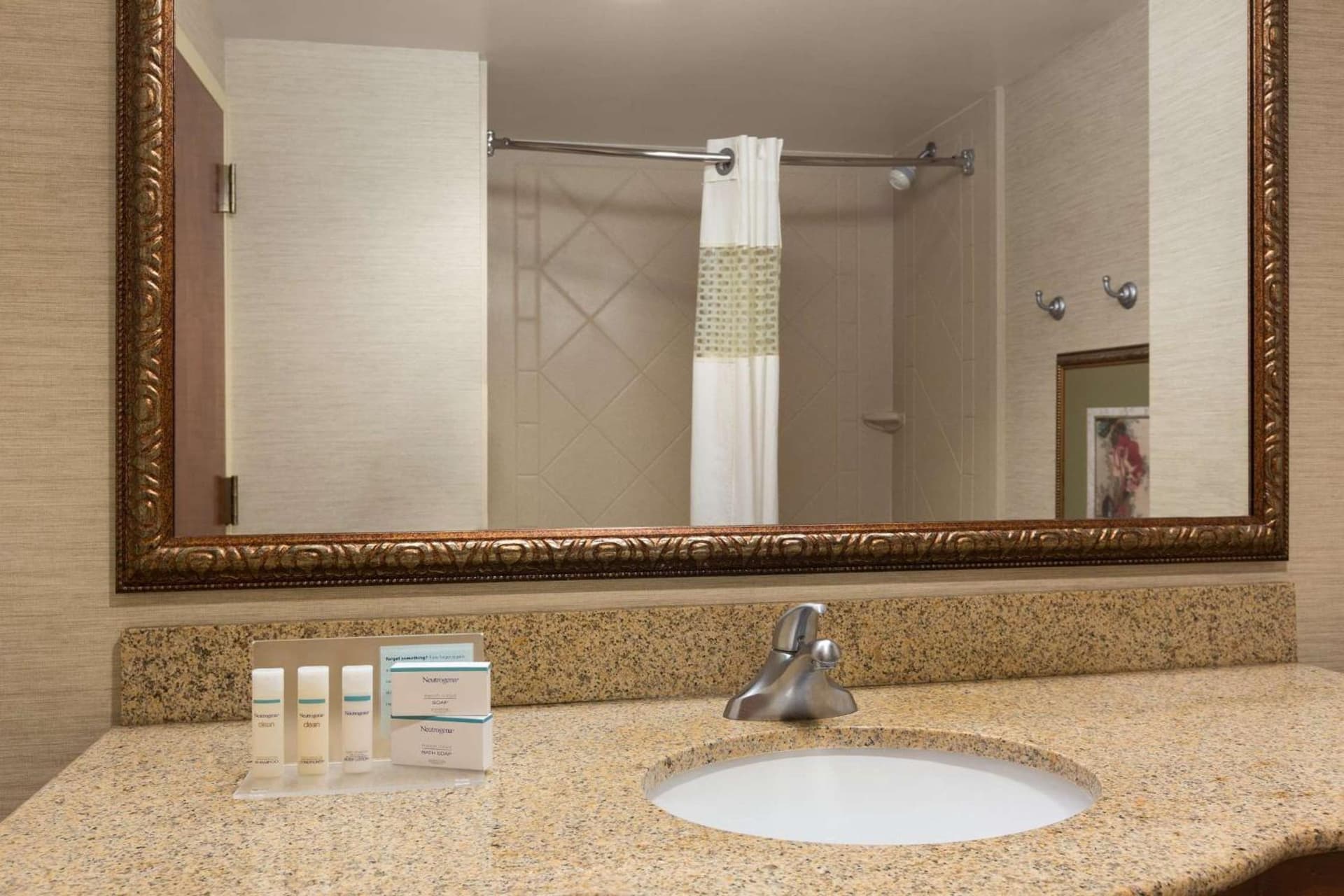 Hampton Inn & Suites Williamsburg Historic District gallery photo in Williamsburg, VA — image 17