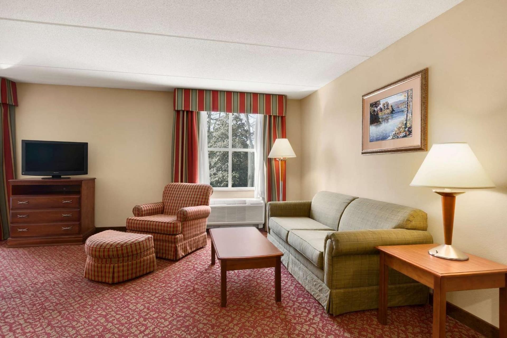 Hampton Inn & Suites Williamsburg Historic District gallery photo in Williamsburg, VA — image 6