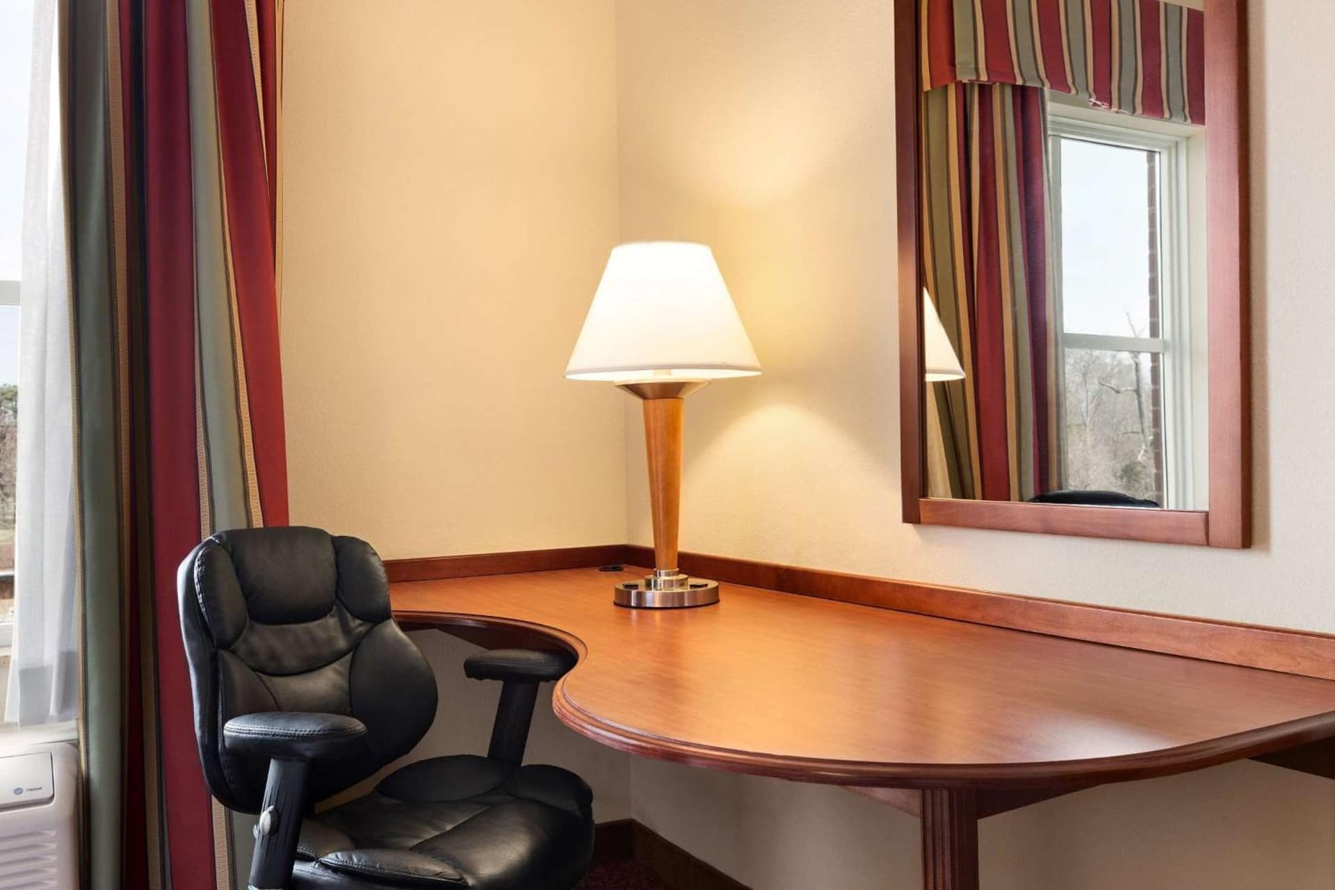 Hampton Inn & Suites Williamsburg Historic District gallery photo in Williamsburg, VA — image 27