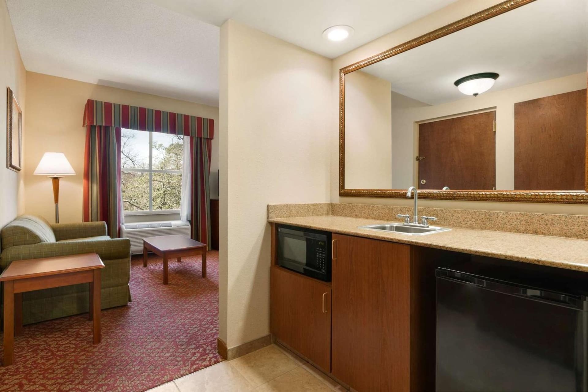 Hampton Inn & Suites Williamsburg Historic District gallery photo in Williamsburg, VA — image 7