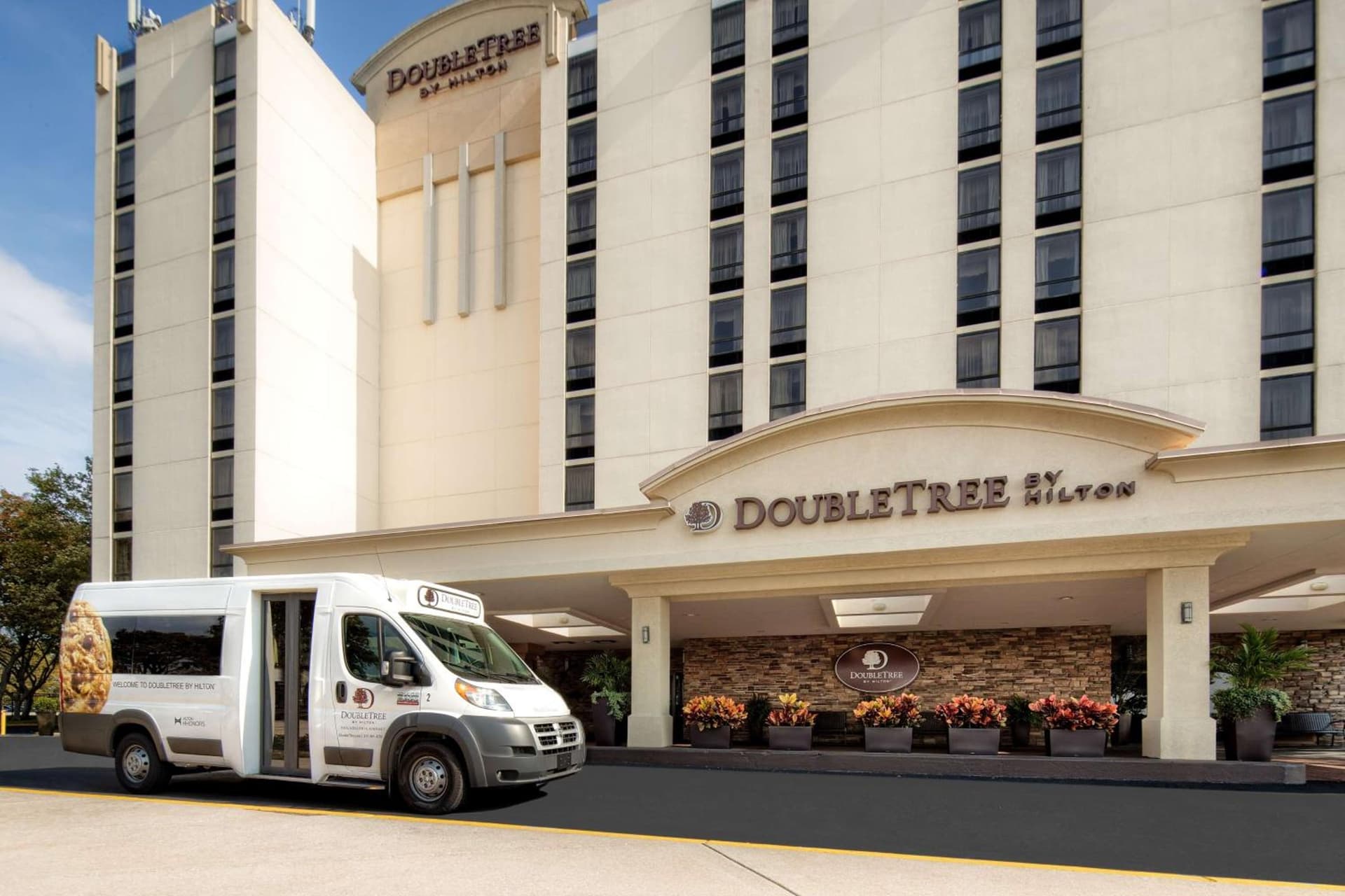 DoubleTree by Hilton Philadelphia Airport property views in Philadelphia, PA — gallery photo 3