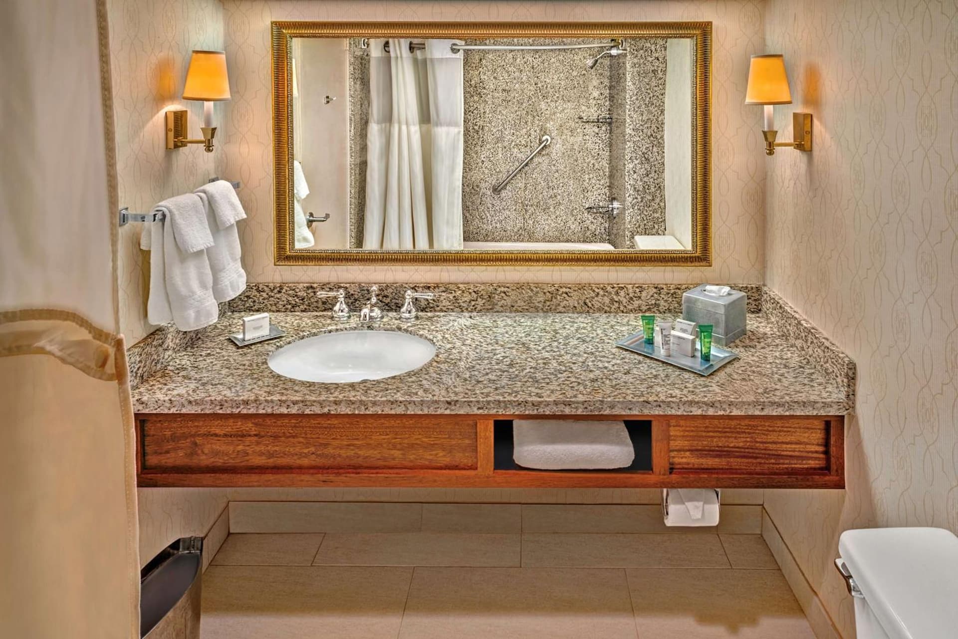 DoubleTree by Hilton Philadelphia Airport gallery photo in Philadelphia, PA — image 32