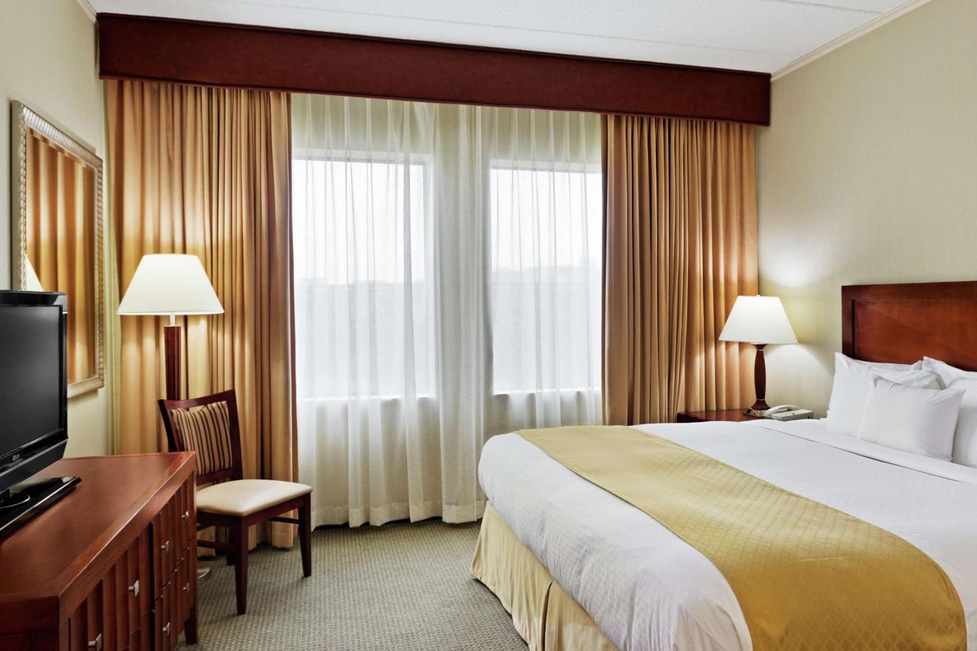 DoubleTree Suites by Hilton Hotel Philadelphia West gallery photo in Plymouth Meeting, PA — image 11