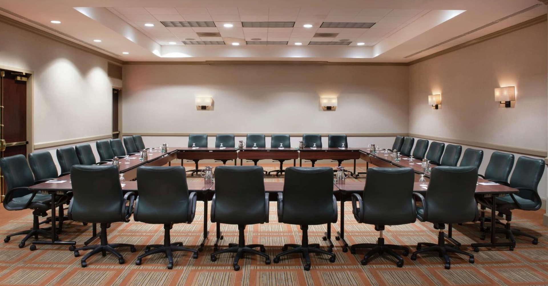DoubleTree Suites by Hilton Hotel Philadelphia West gallery photo in Plymouth Meeting, PA — image 9