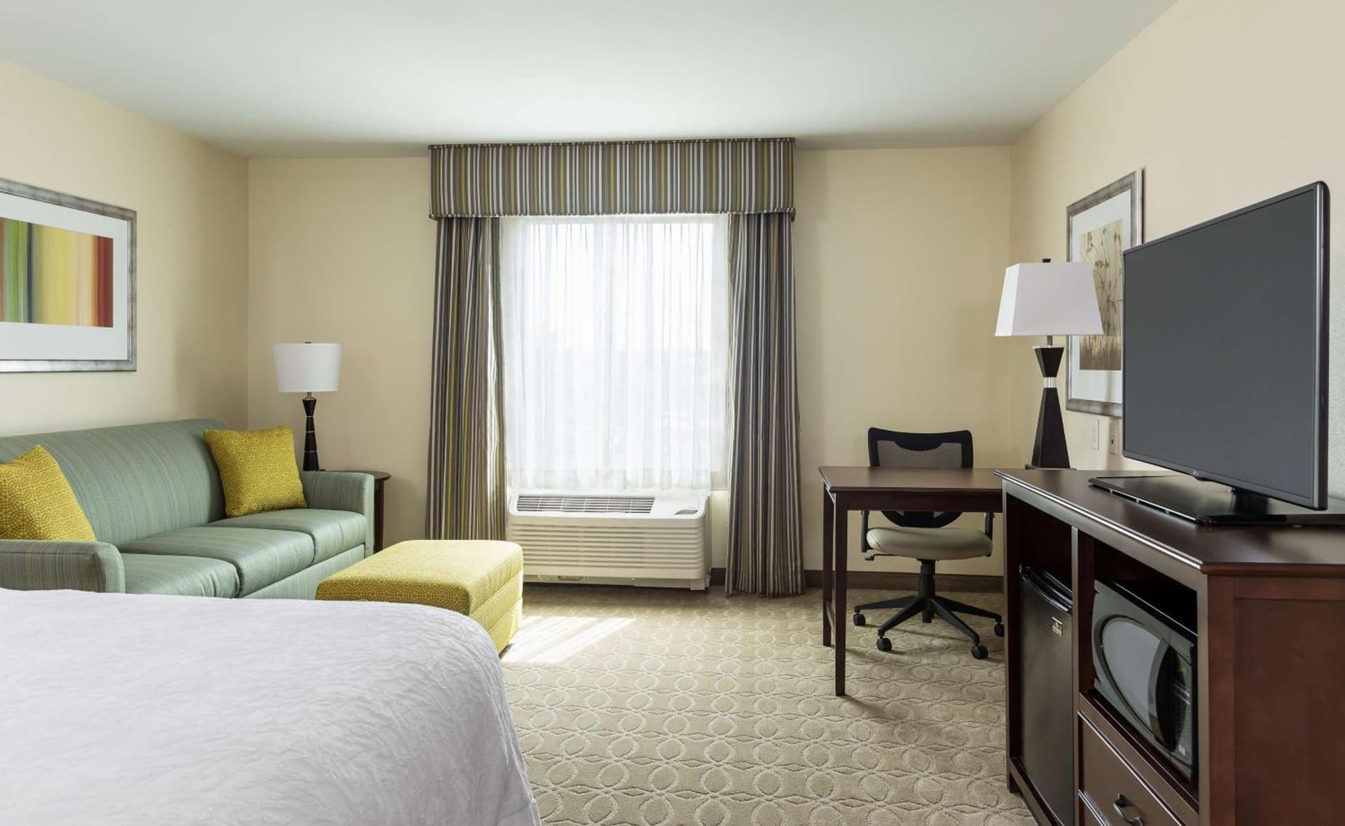Hampton Inn & Suites Philadelphia Montgomeryville property views in North Wales, PA — gallery photo 3