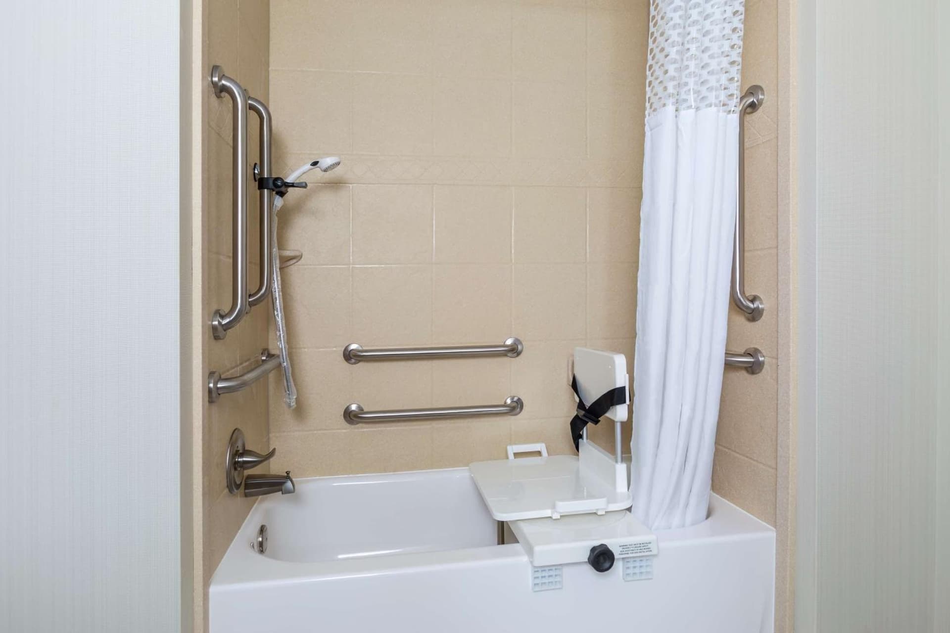 Hampton Inn & Suites Philadelphia Montgomeryville gallery photo in North Wales, PA — image 14