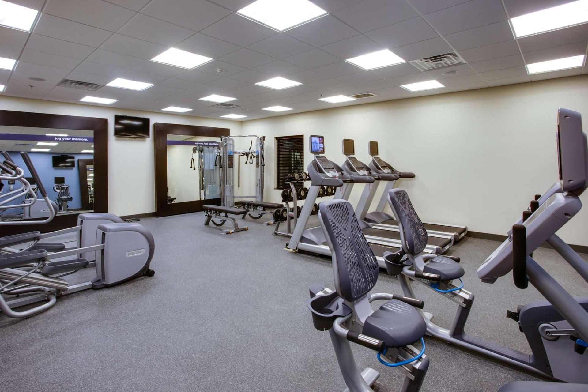 Hampton Inn & Suites Philadelphia/Bensalem gallery photo in Bensalem, PA — image 12