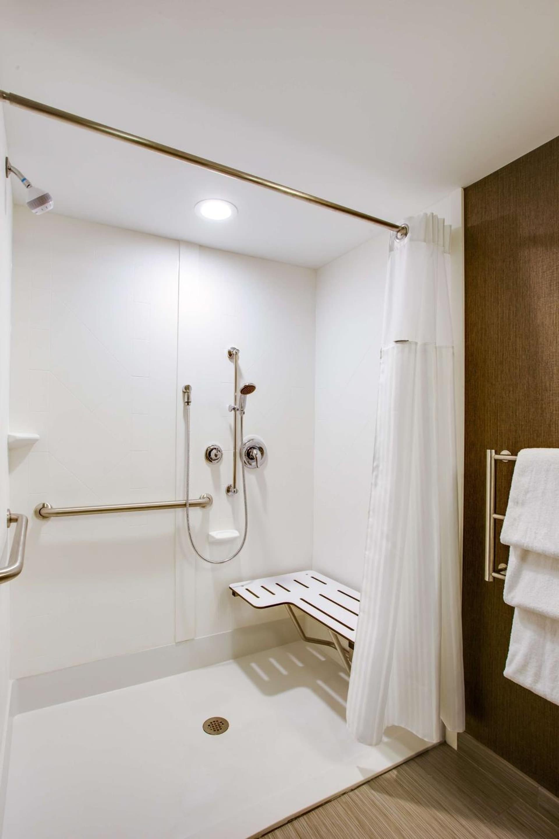 Hampton Inn & Suites Philadelphia/Bensalem gallery photo in Bensalem, PA — image 7