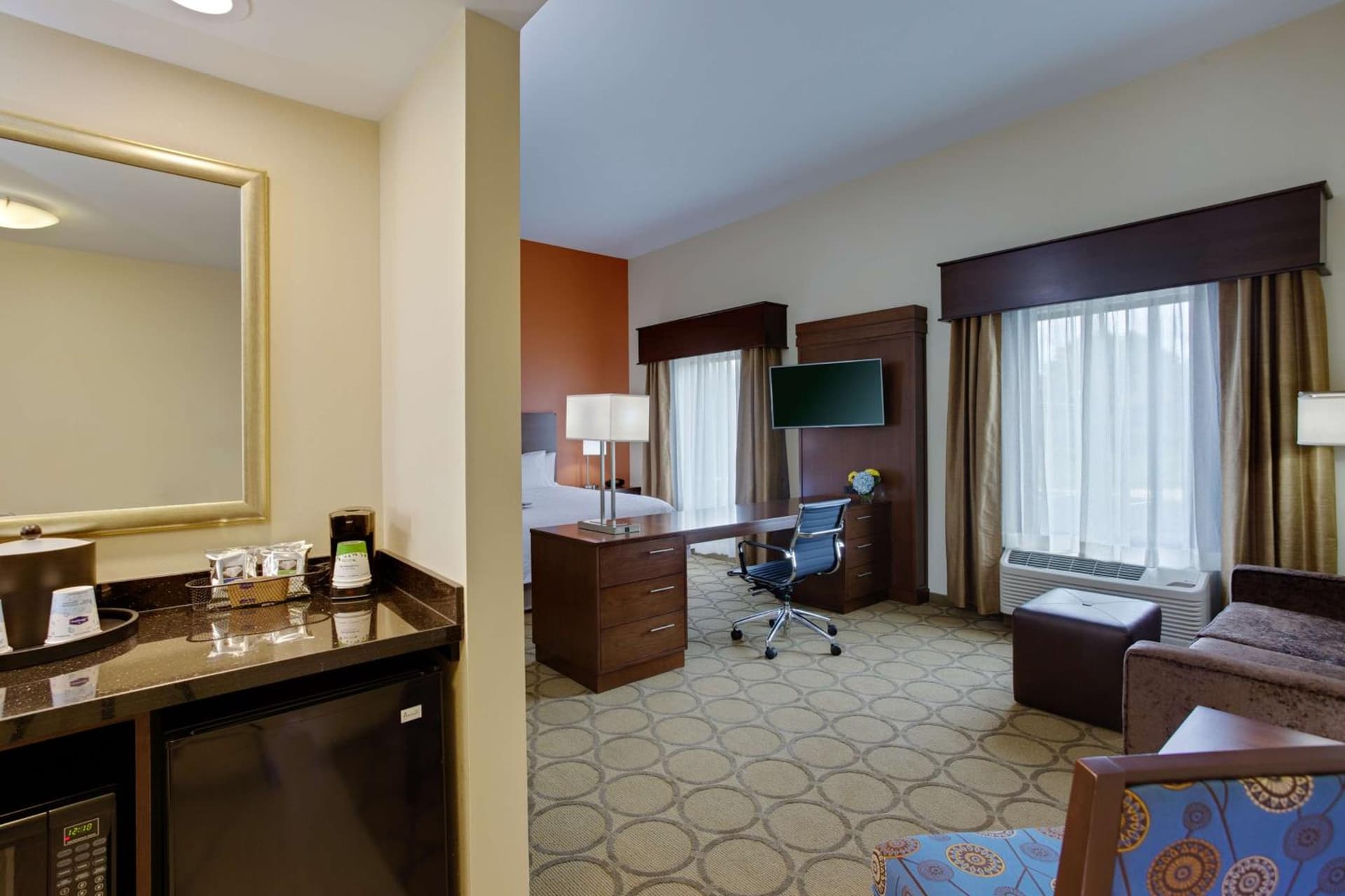 Hampton Inn & Suites Philadelphia/Bensalem property views in Bensalem, PA — gallery photo 3