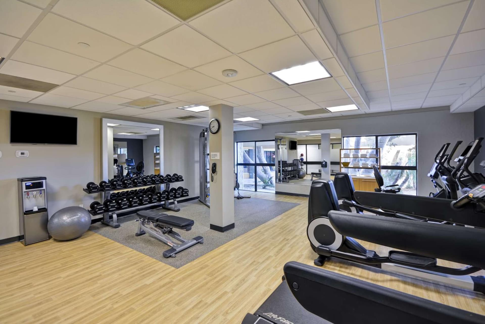 DoubleTree by Hilton Phoenix North interior in Phoenix, AZ — gallery photo 2