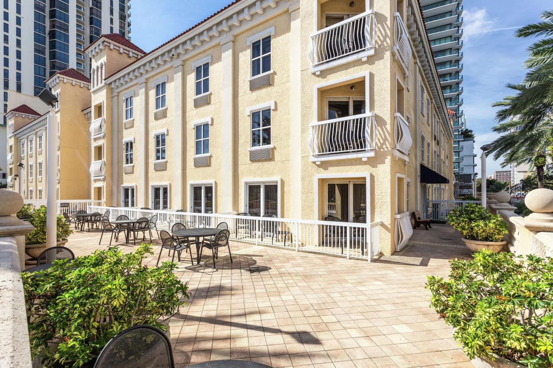 Hampton Inn & Suites St. Petersburg/Downtown property views in St Petersburg, FL — gallery photo 3