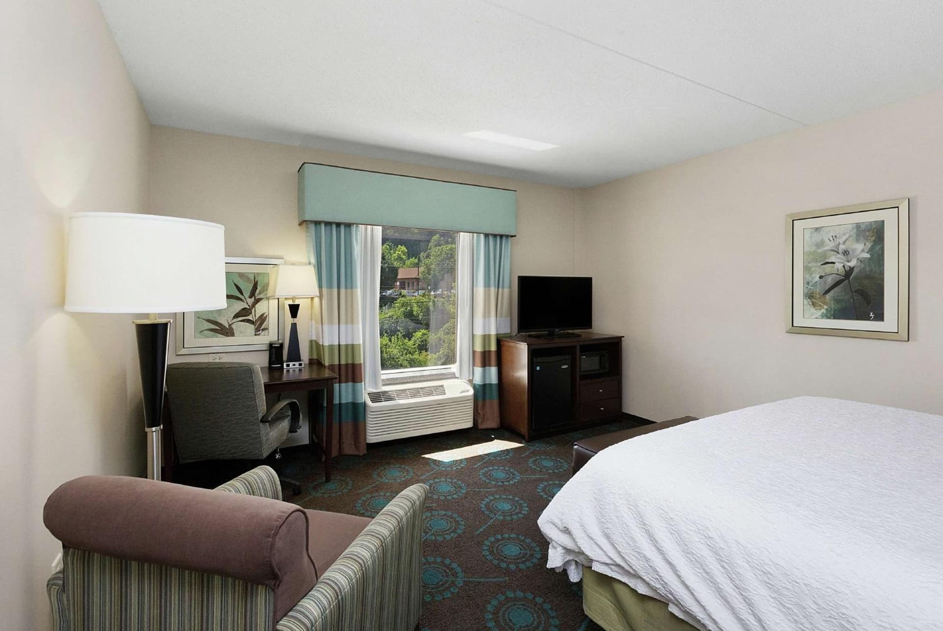 Hampton Inn Bridgeville gallery photo in Bridgeville, PA — image 25