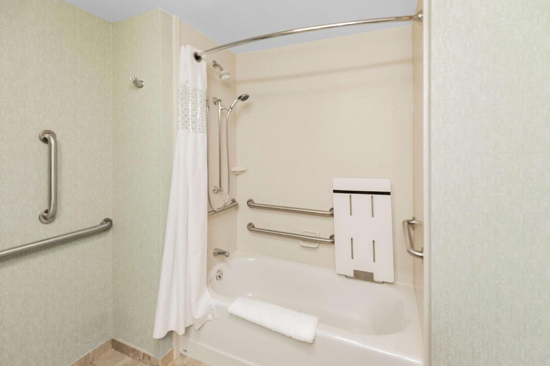 Hampton Inn Bridgeville gallery photo in Bridgeville, PA — image 32