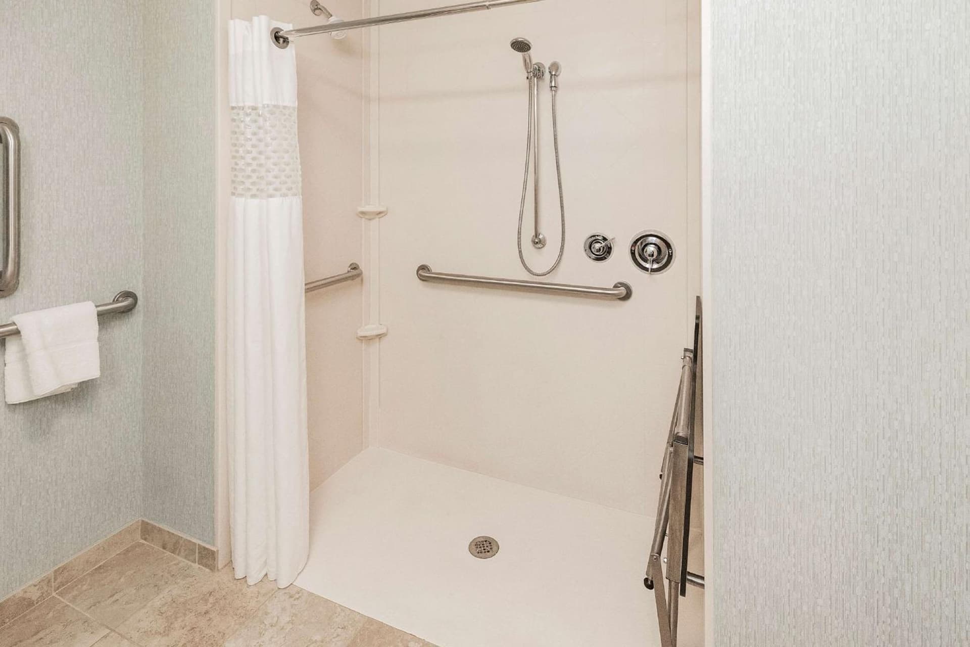 Hampton Inn Bridgeville gallery photo in Bridgeville, PA — image 14