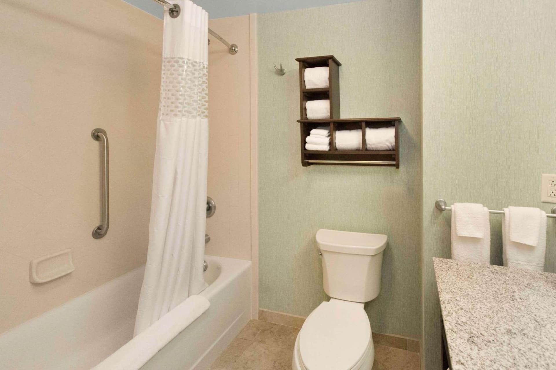 Hampton Inn Bridgeville gallery photo in Bridgeville, PA — image 23