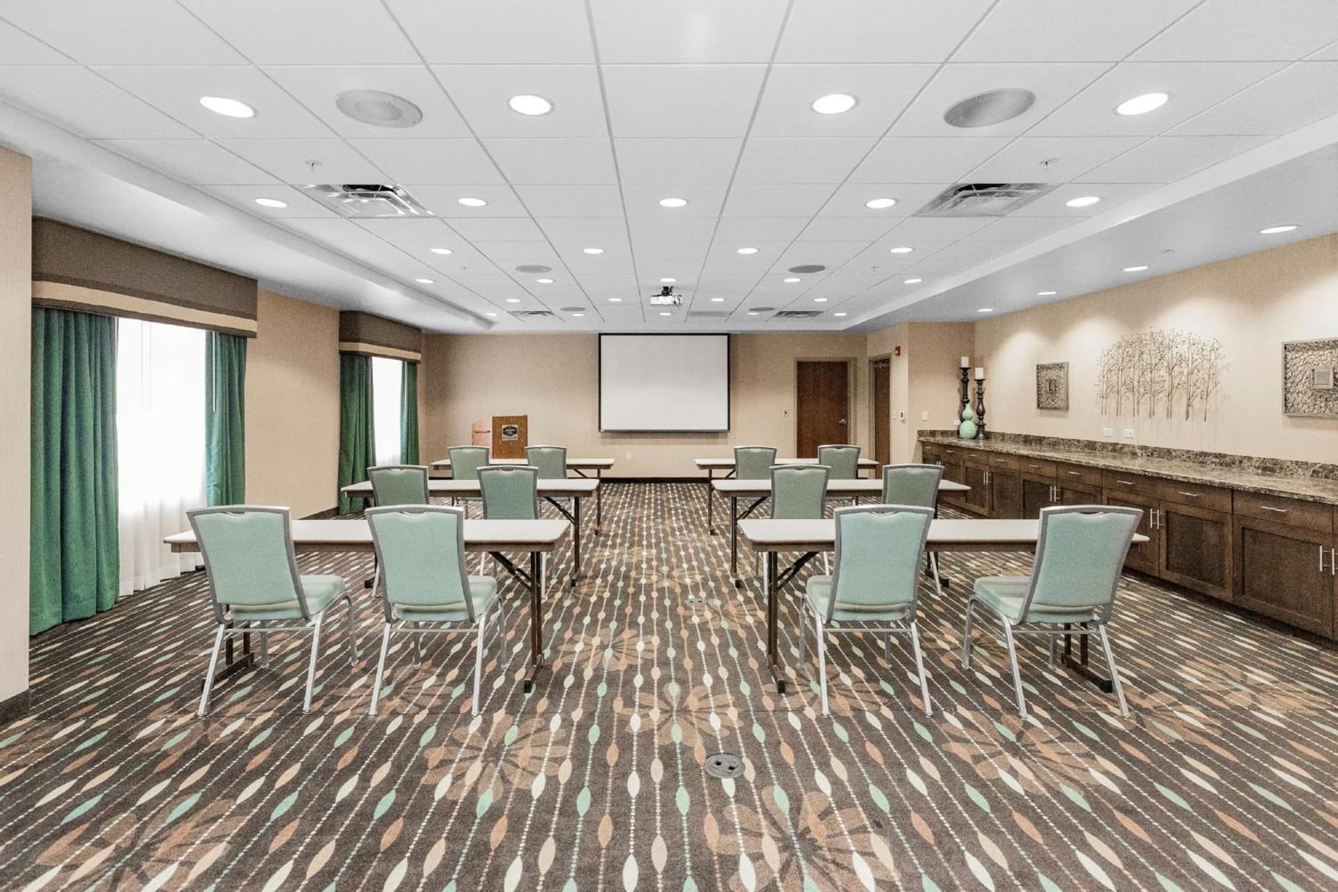 Hampton Inn Bridgeville gallery photo in Bridgeville, PA — image 26
