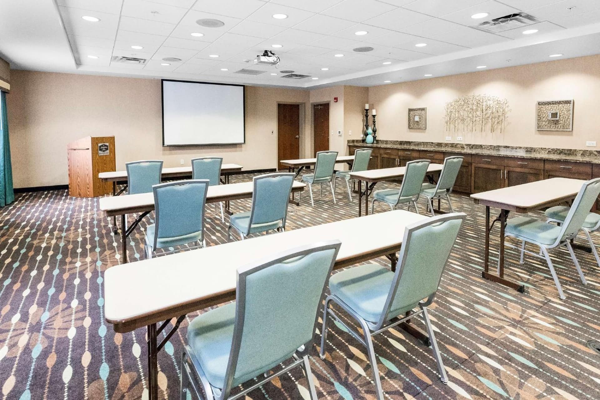 Hampton Inn Bridgeville property views in Bridgeville, PA — gallery photo 3