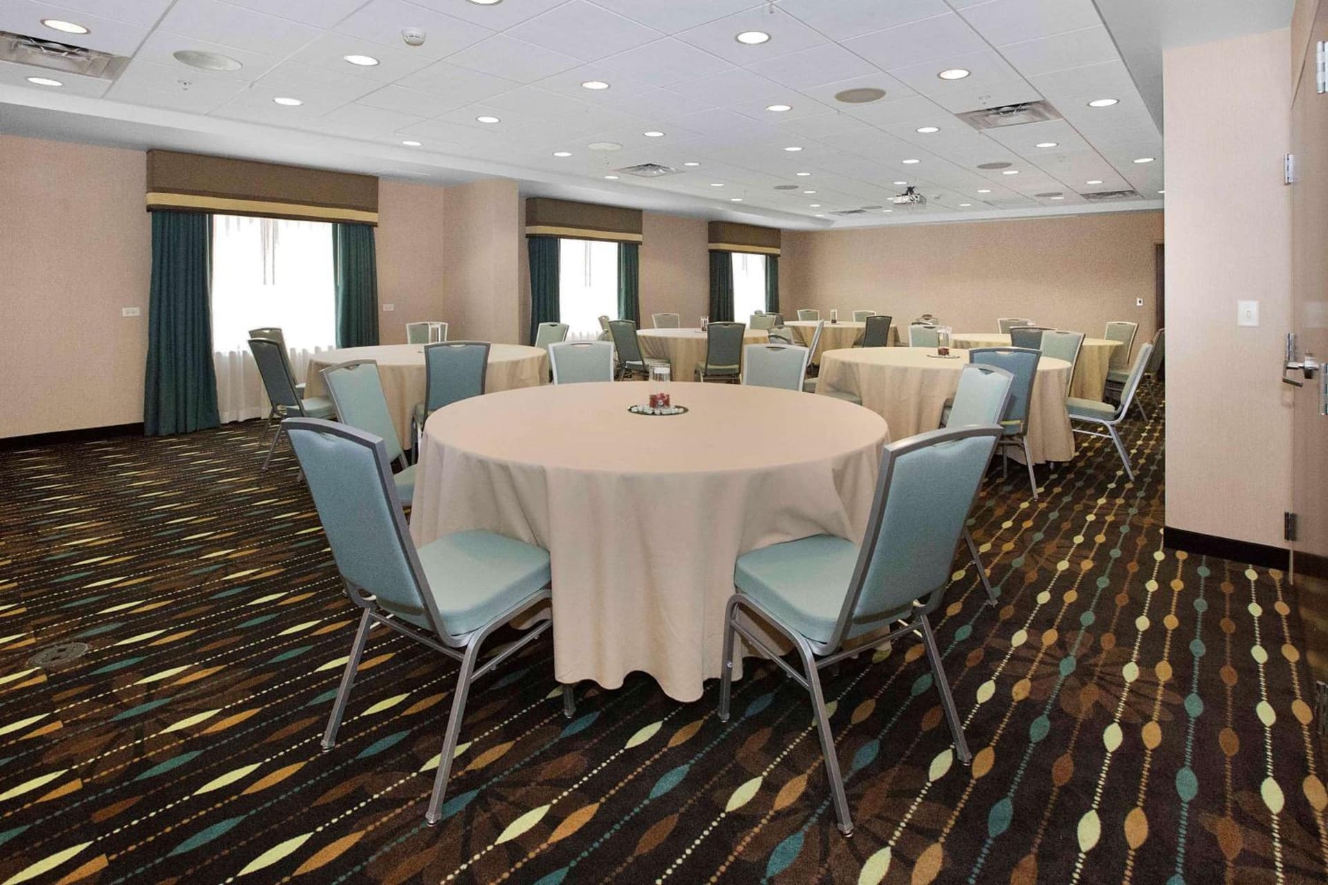Hampton Inn Bridgeville gallery photo in Bridgeville, PA — image 31