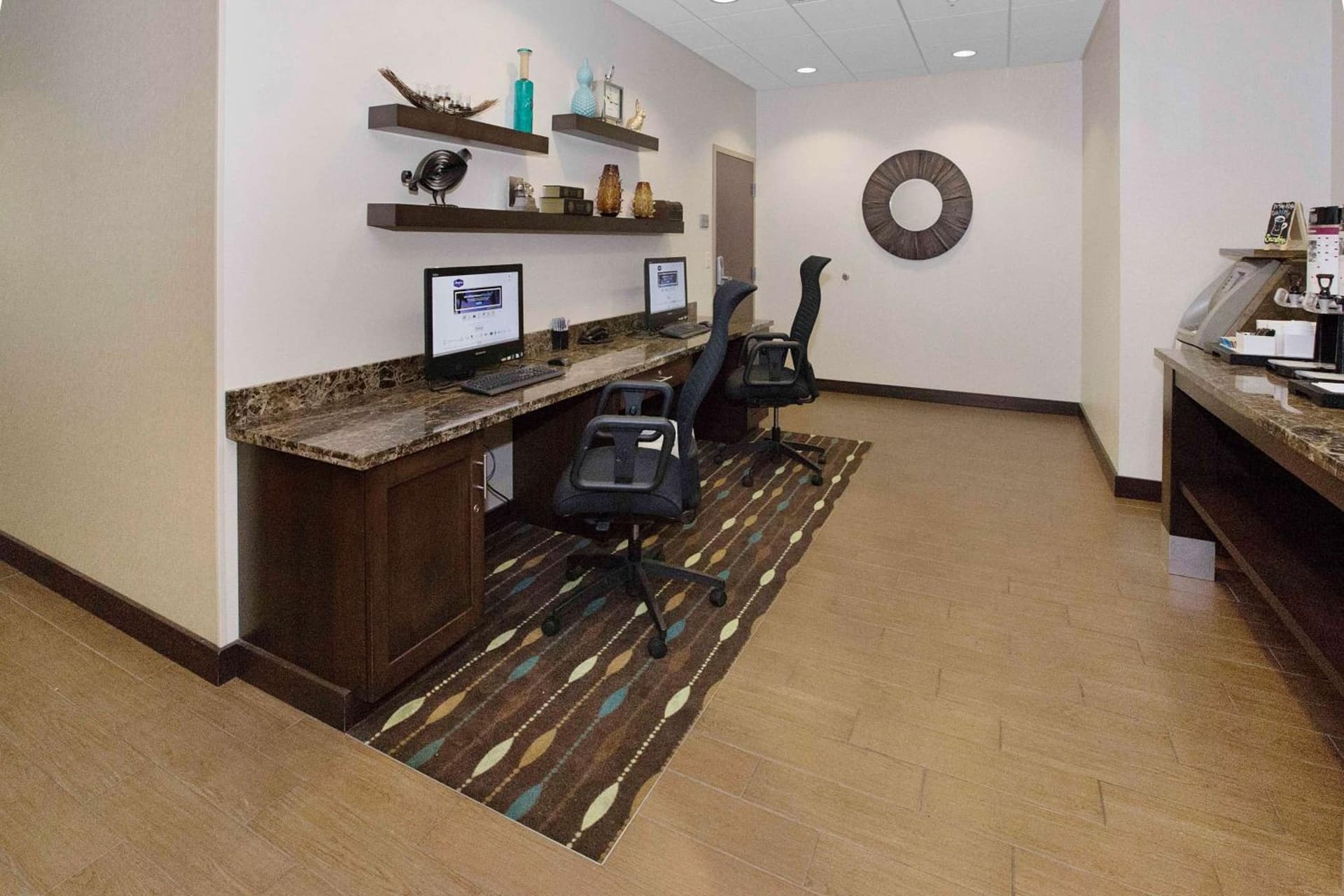Hampton Inn Bridgeville gallery photo in Bridgeville, PA — image 17