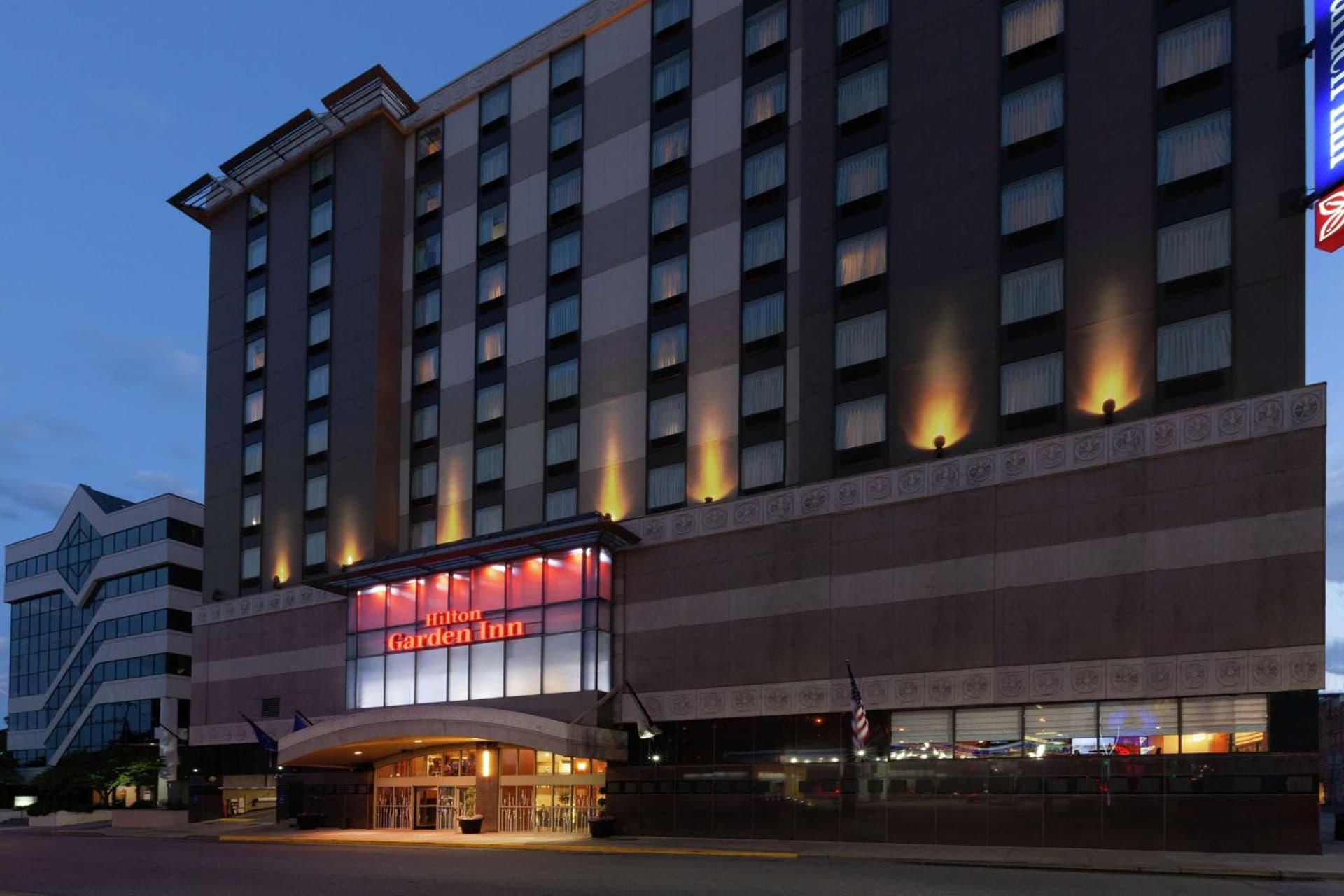 Hilton Garden Inn Pittsburgh University Place interior in Pittsburgh, PA — gallery photo 2