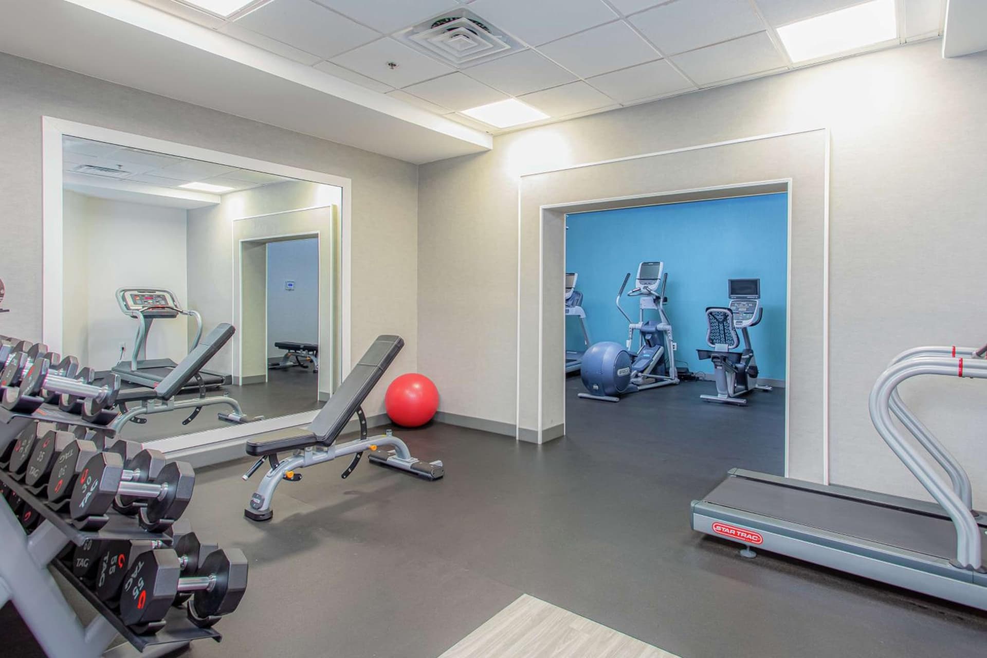 Hampton Inn Pensacola Beach gallery photo in Pensacola Beach, FL — image 67