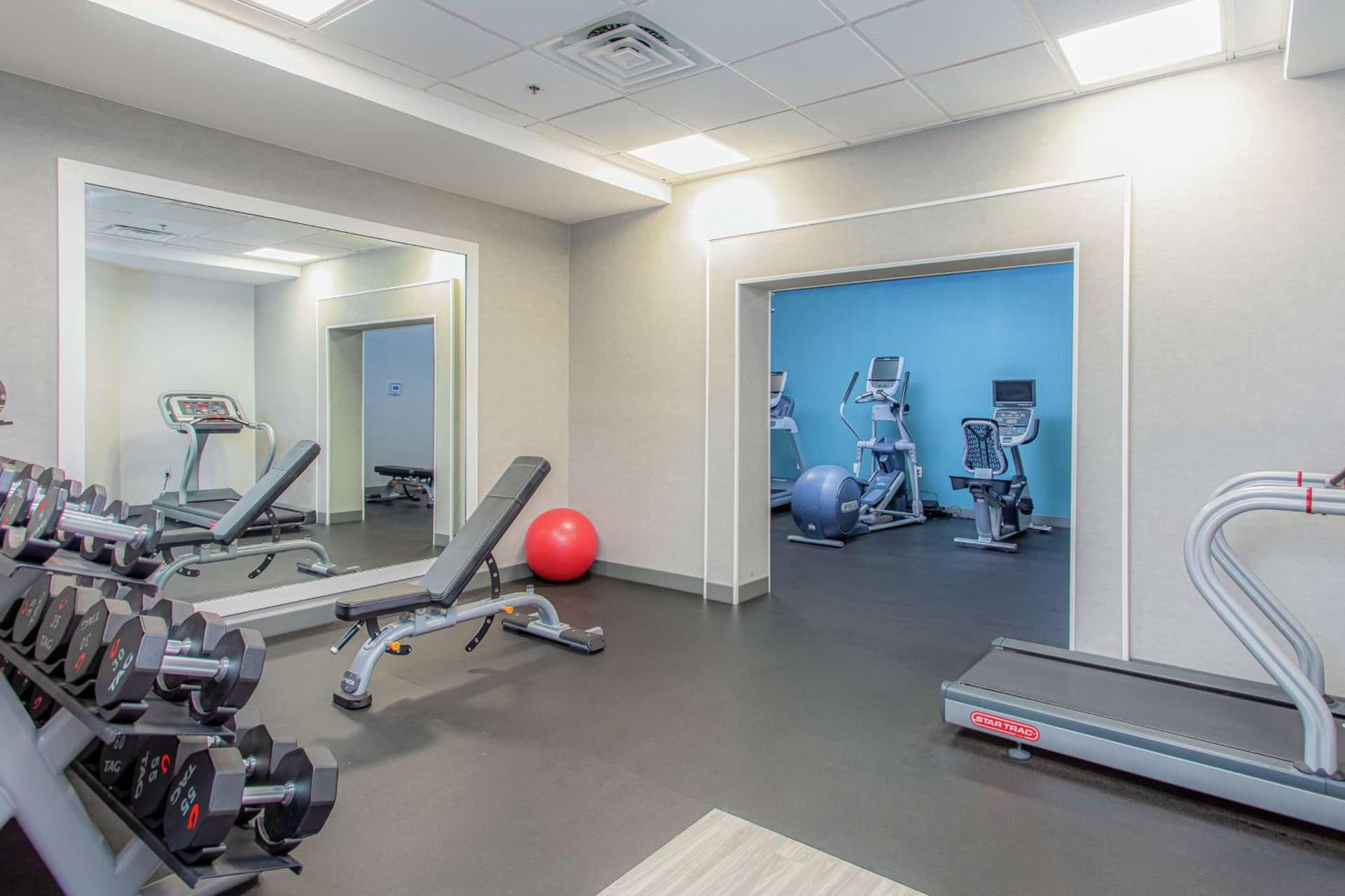 Hampton Inn Pensacola Beach gallery photo in Pensacola Beach, FL — image 41