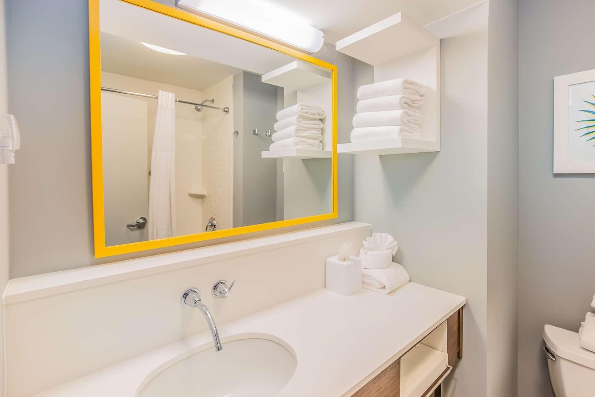 Hampton Inn Pensacola Beach gallery photo in Pensacola Beach, FL — image 34