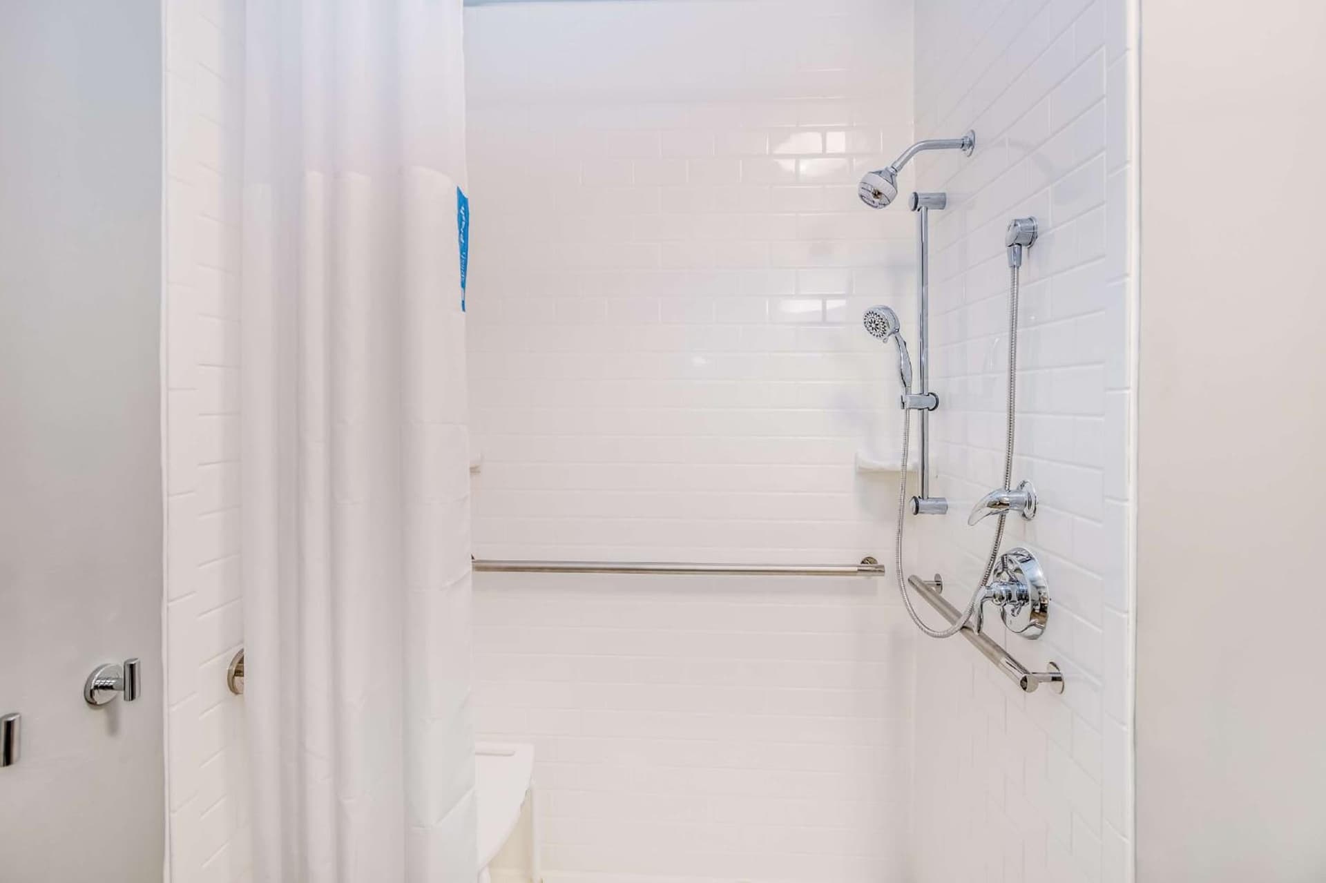 Hampton Inn Pensacola Beach gallery photo in Pensacola Beach, FL — image 38