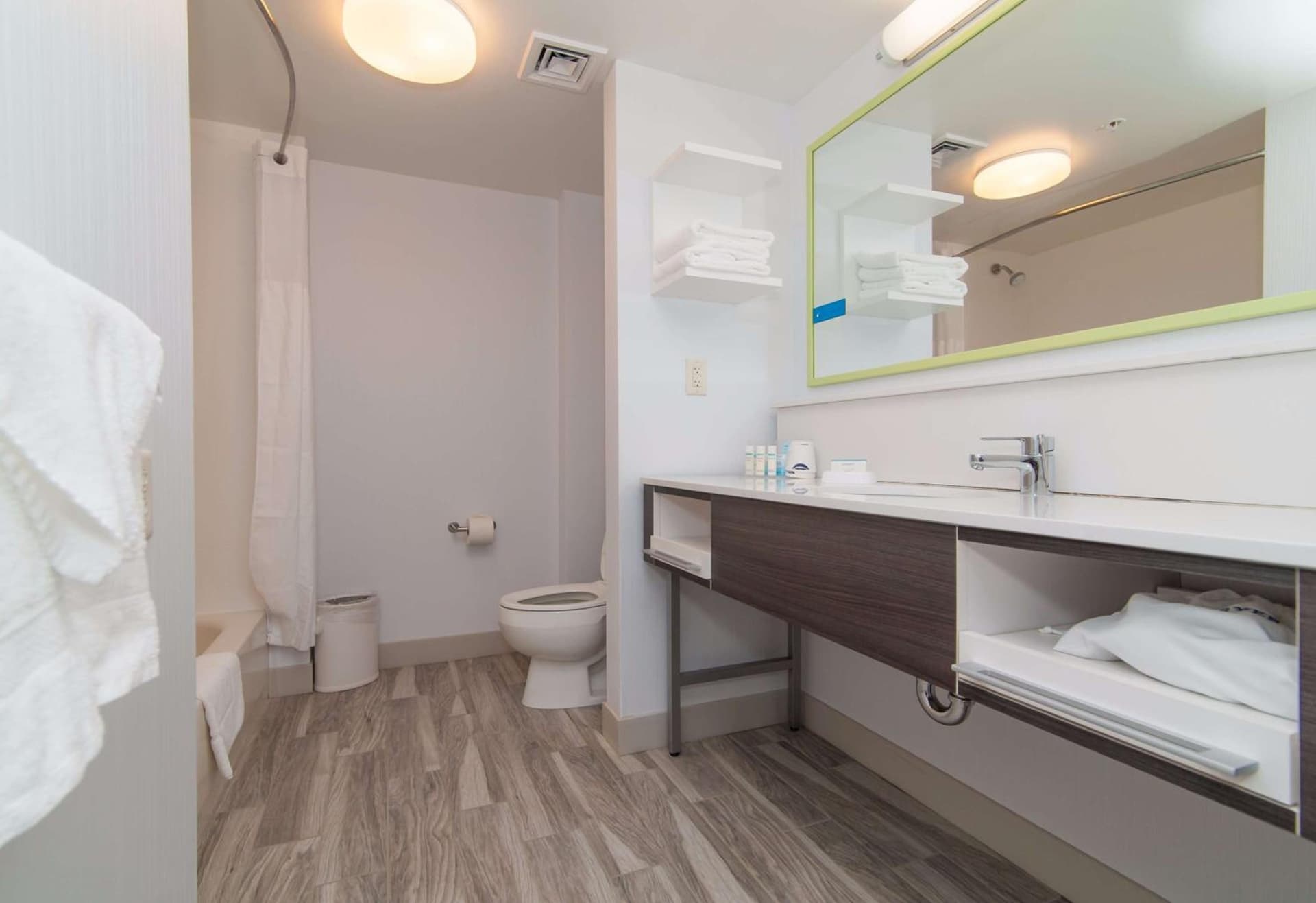 Hampton Inn Norwich gallery photo in Norwich, CT — image 47