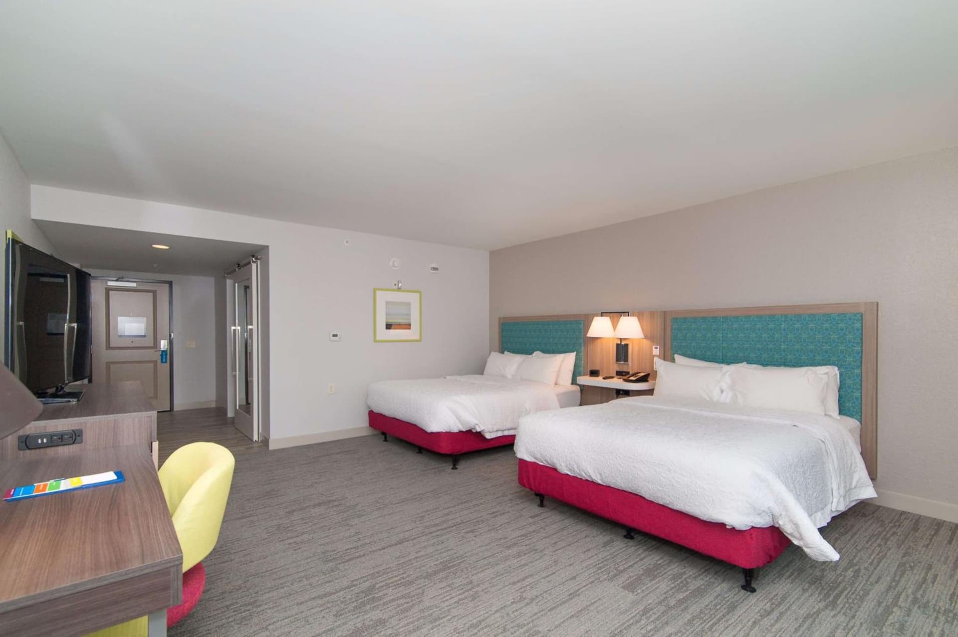 Hampton Inn Norwich interior in Norwich, CT — gallery photo 2