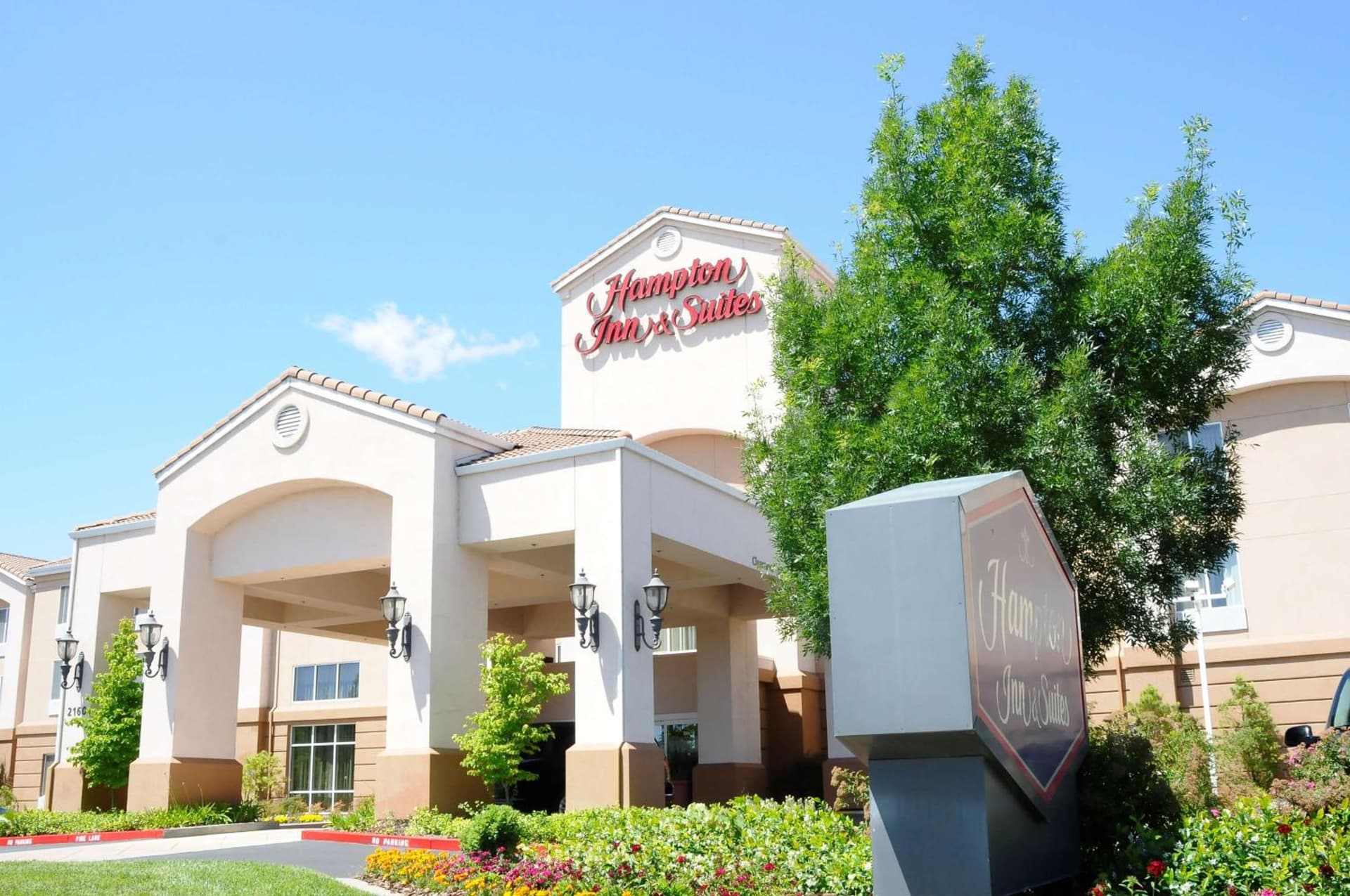 Hampton Inn & Suites Redding featured exterior or lobby in Redding, CA — similar hotel